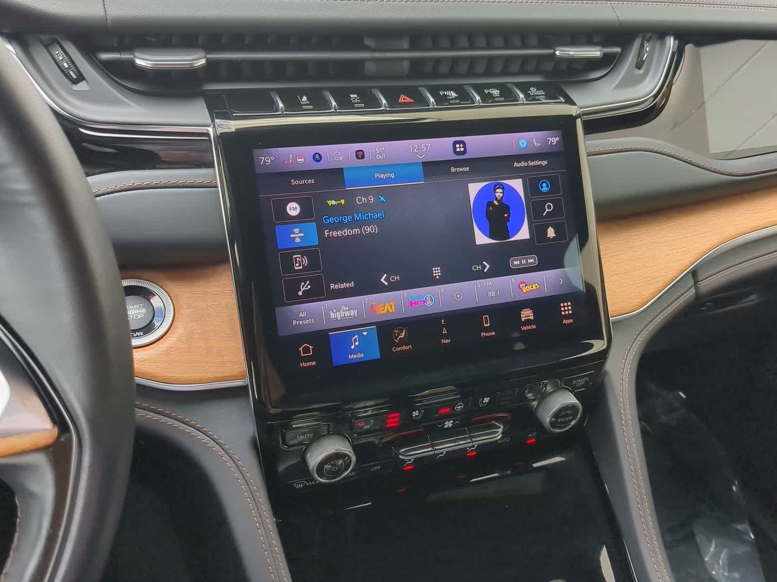 Thumbnail: 2022 Jeep Grand Cherokee - 27