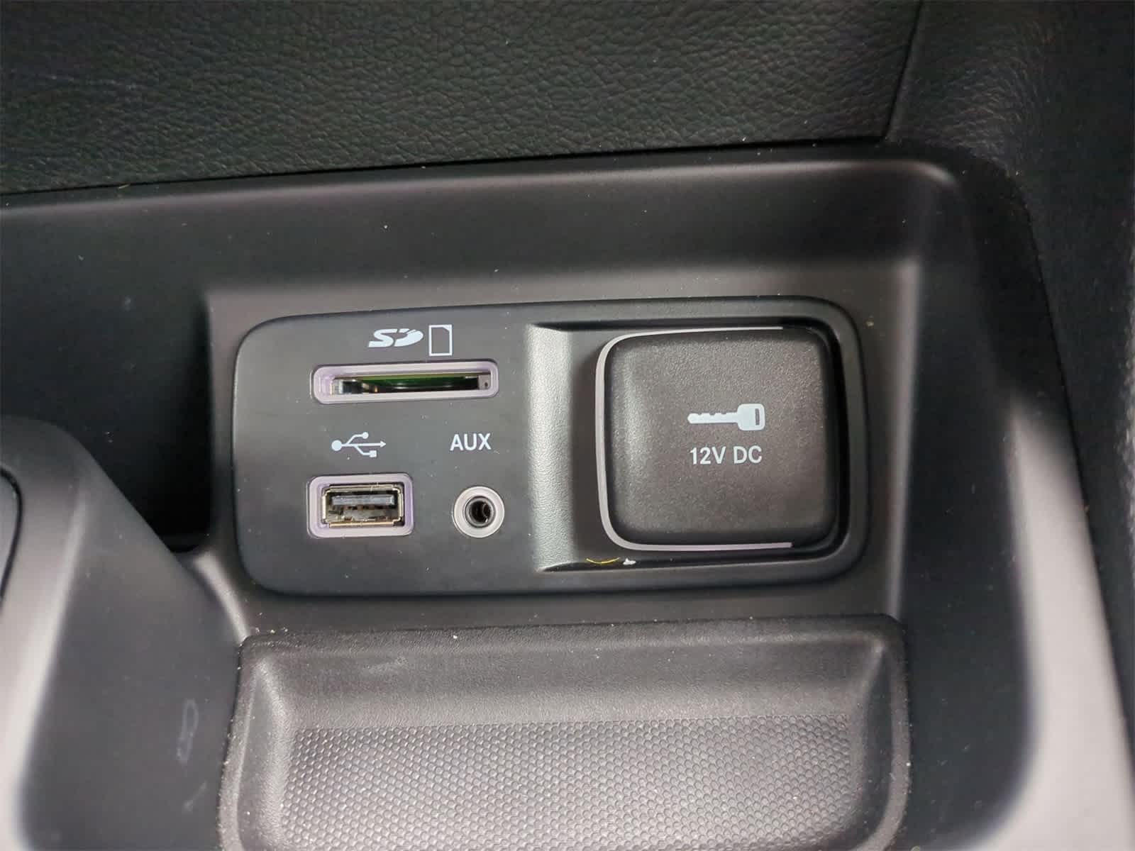 Thumbnail: 2015 Jeep Cherokee - 31