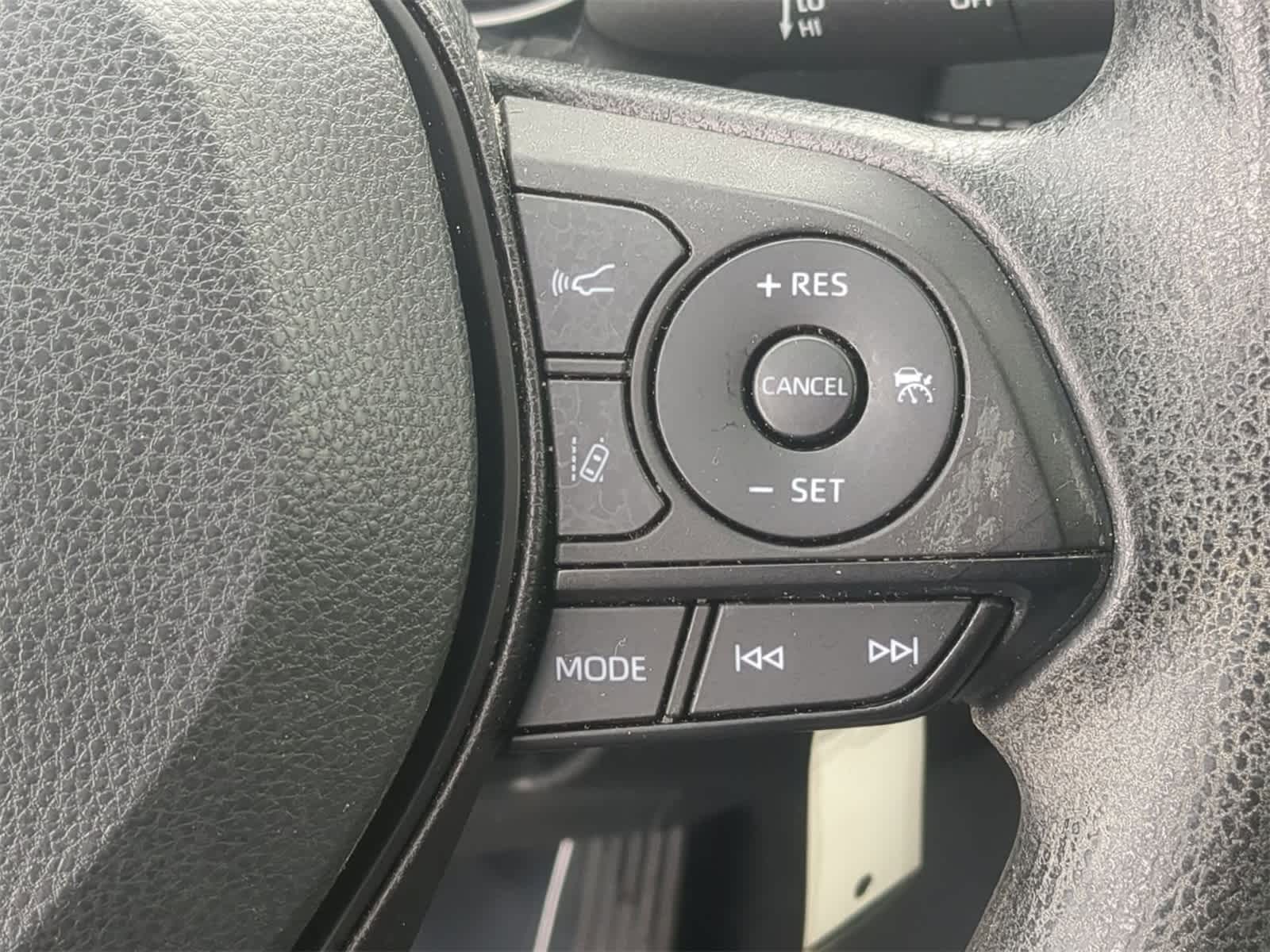 Thumbnail: 2022 Toyota RAV4 - 31