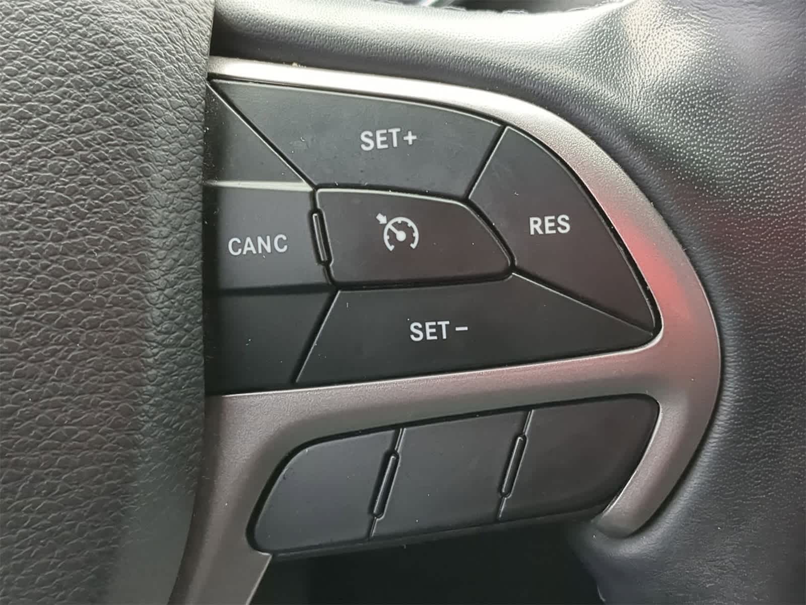 Thumbnail: 2022 Jeep Grand Cherokee - 31