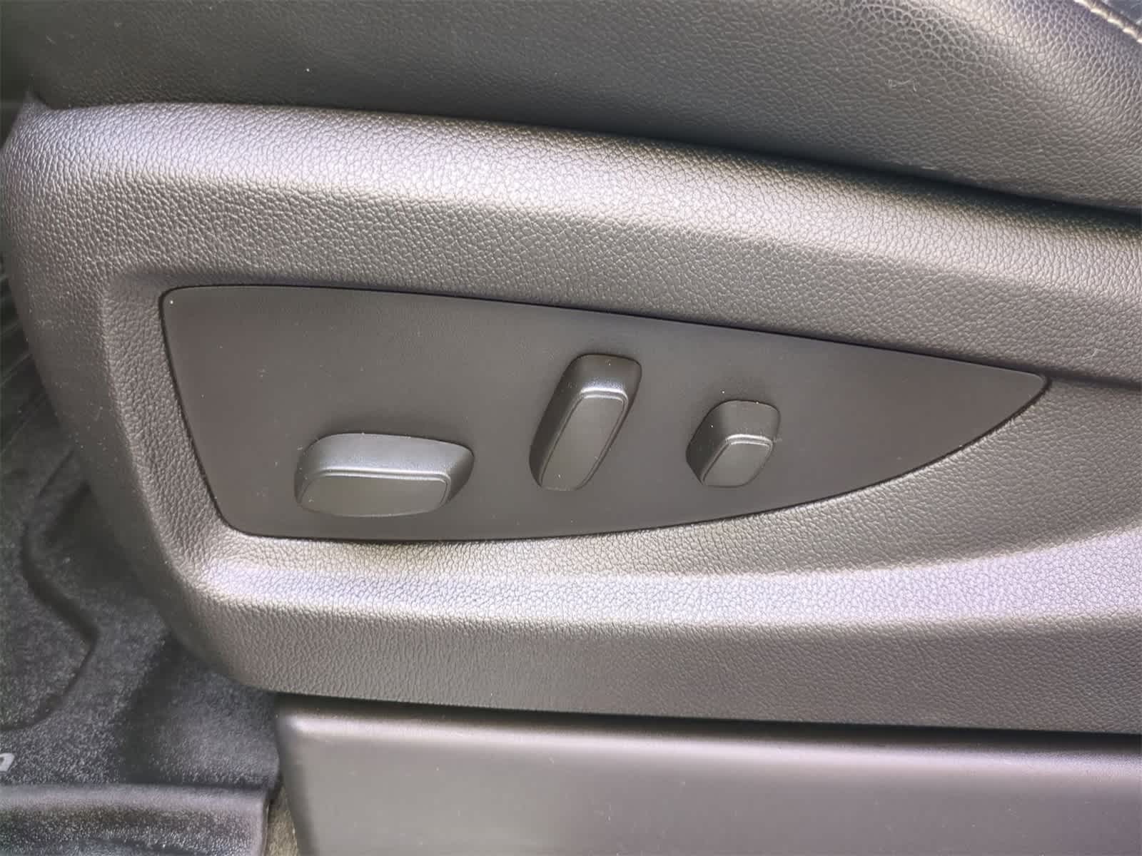 Thumbnail: 2016 GMC Yukon XL - 17