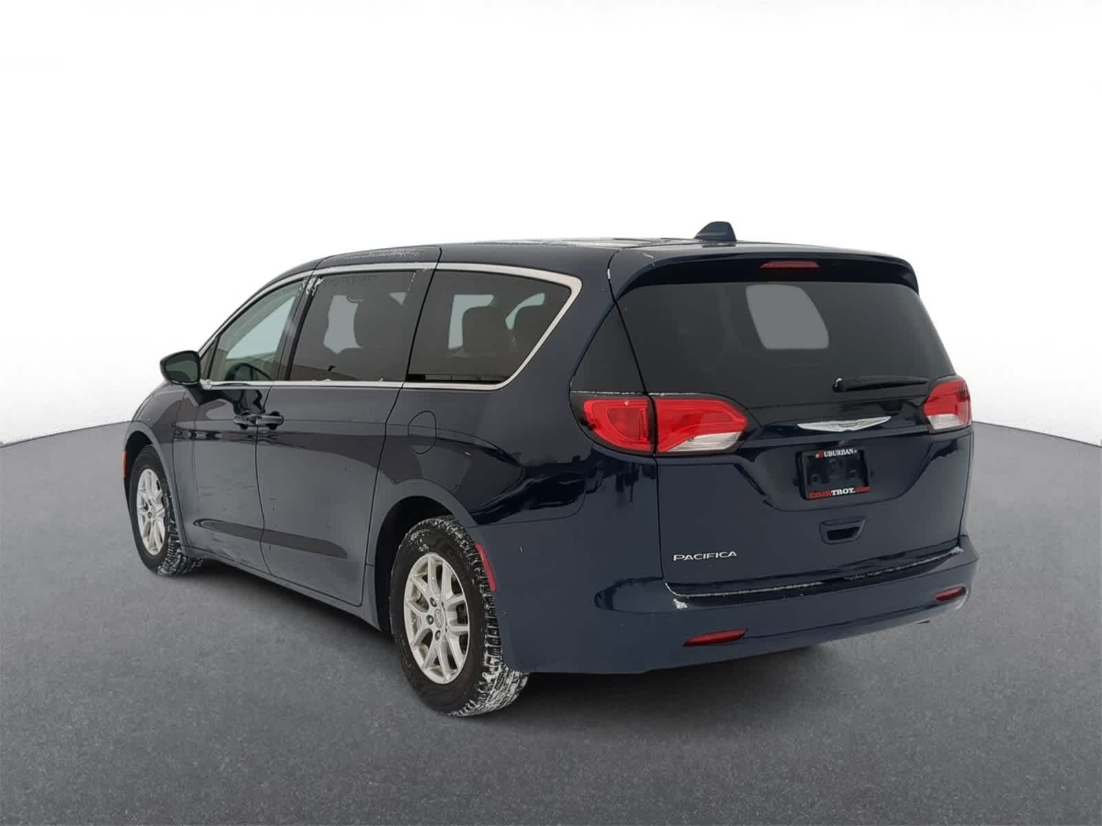 Thumbnail: 2017 Chrysler Pacifica - 6