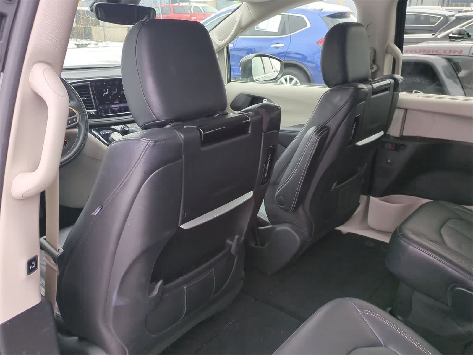 Thumbnail: 2022 Chrysler Pacifica - 18