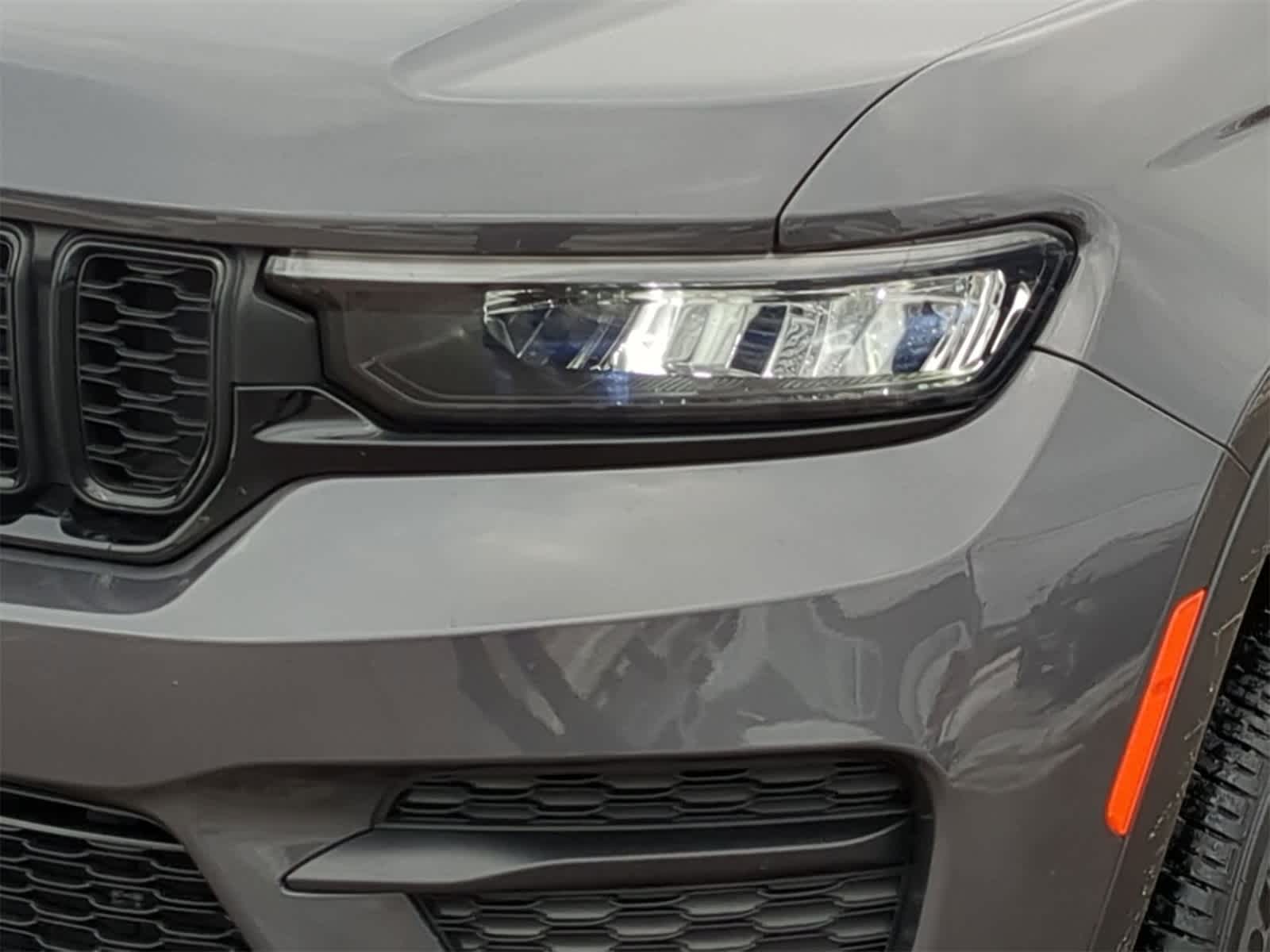 Thumbnail: 2024 Jeep Grand Cherokee - 18