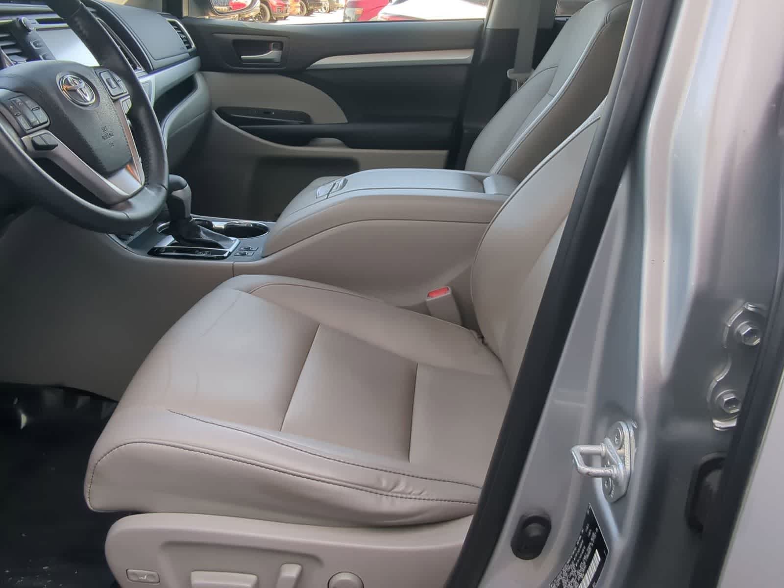 Thumbnail: 2019 Toyota Highlander - 16
