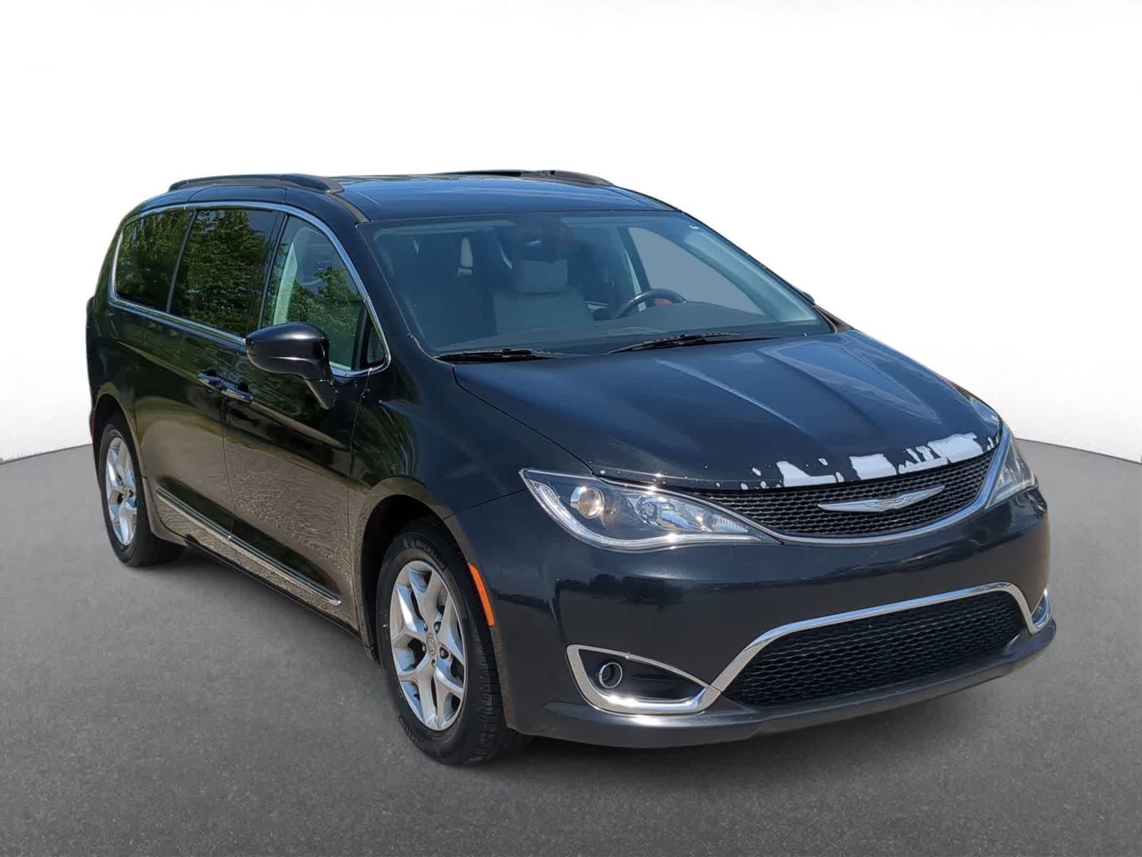 Thumbnail: 2017 Chrysler Pacifica - 2