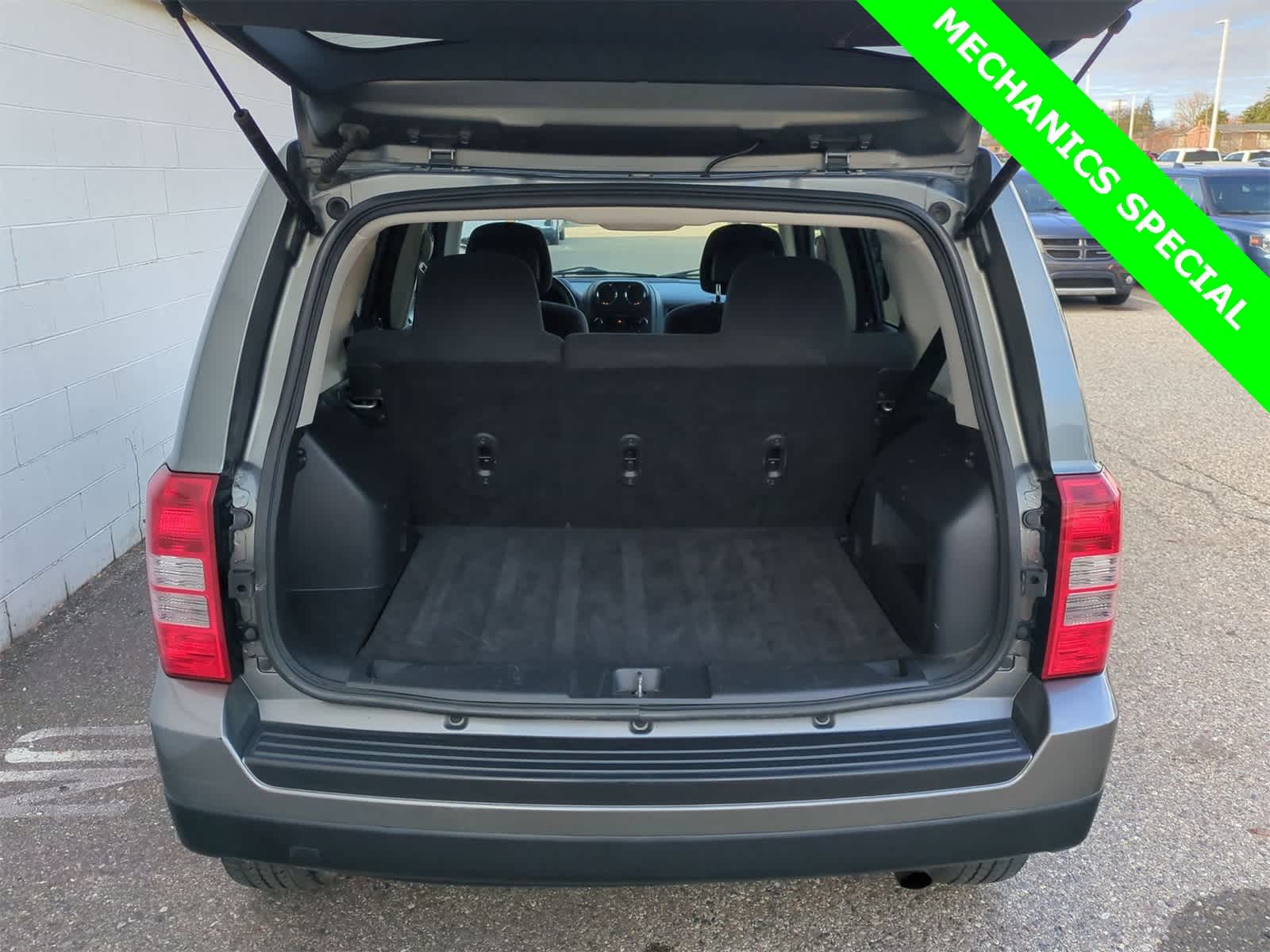 Thumbnail: 2012 Jeep Patriot - 31