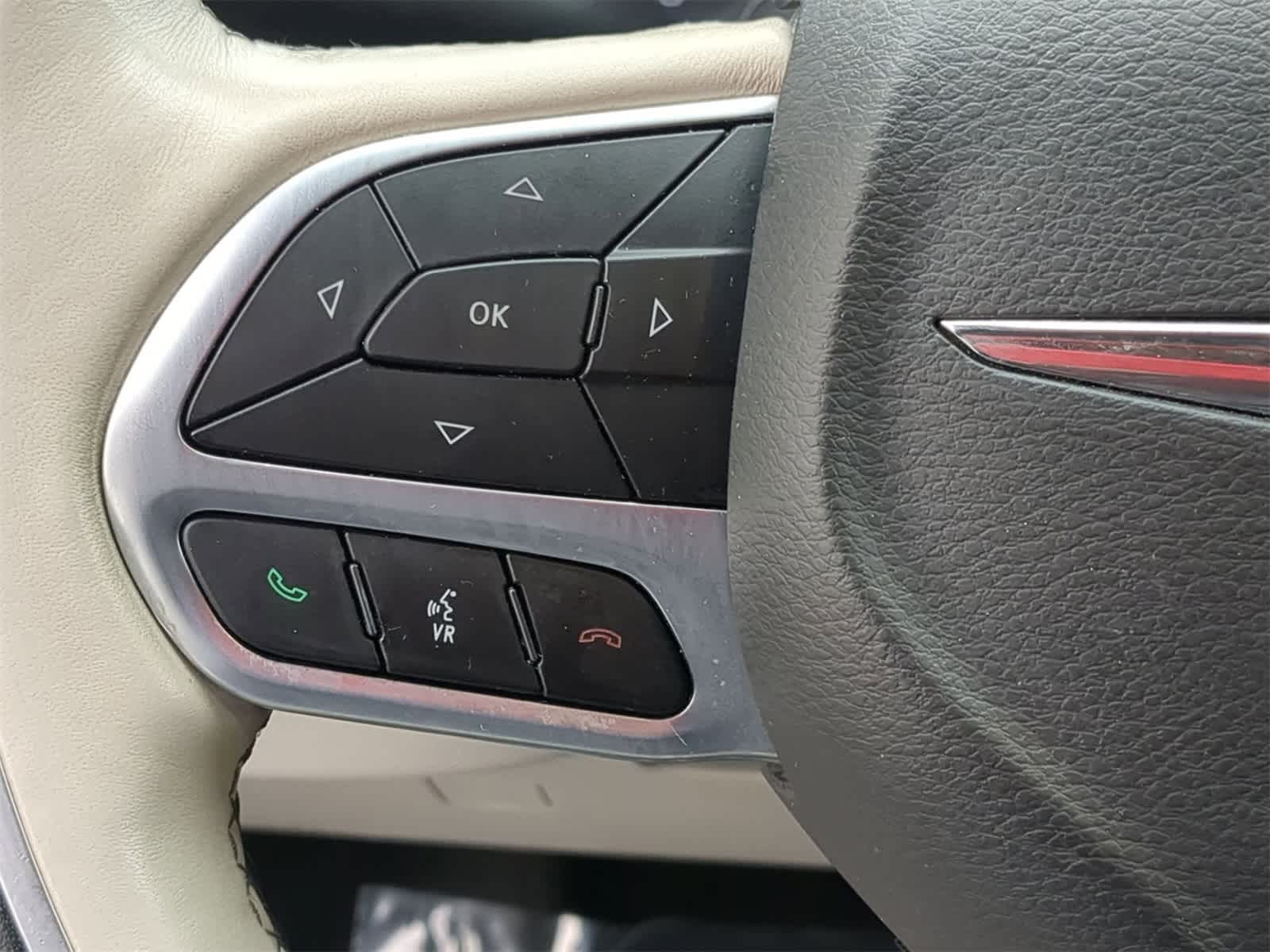 Thumbnail: 2020 Chrysler Pacifica - 32