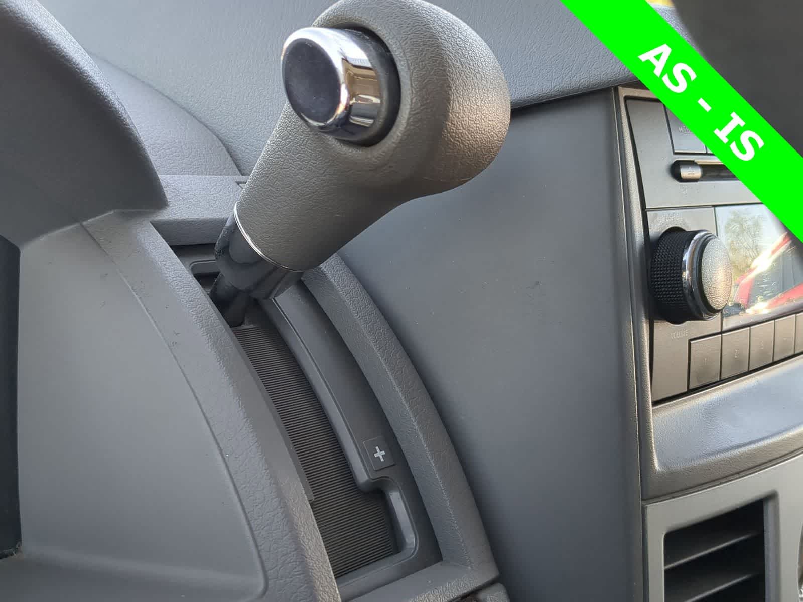 Thumbnail: 2010 Chrysler Town & Country - 25