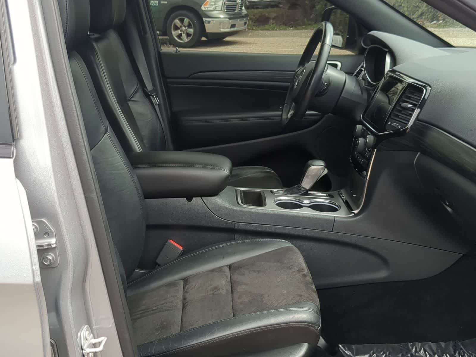 Thumbnail: 2020 Jeep Grand Cherokee - 21