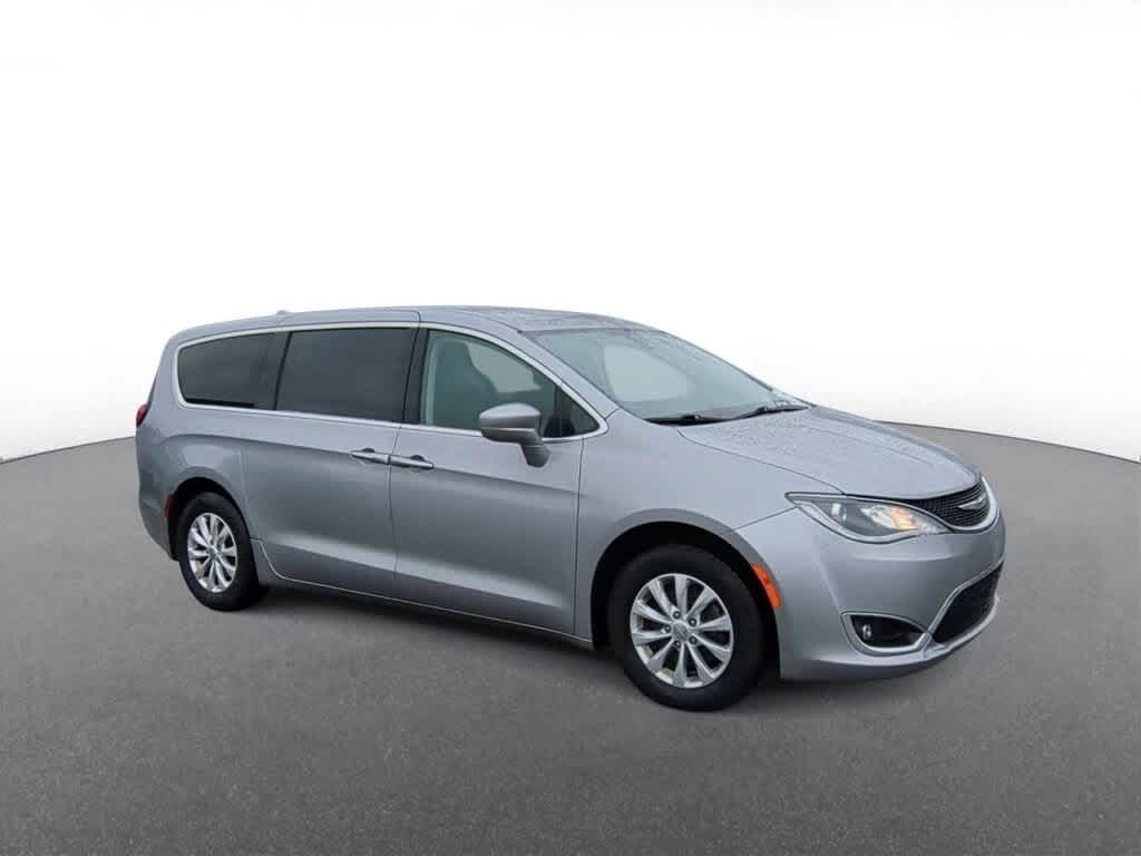 Used 2018 Chrysler Pacifica Touring Plus with VIN 2C4RC1FG4JR104622 for sale in Troy, MI