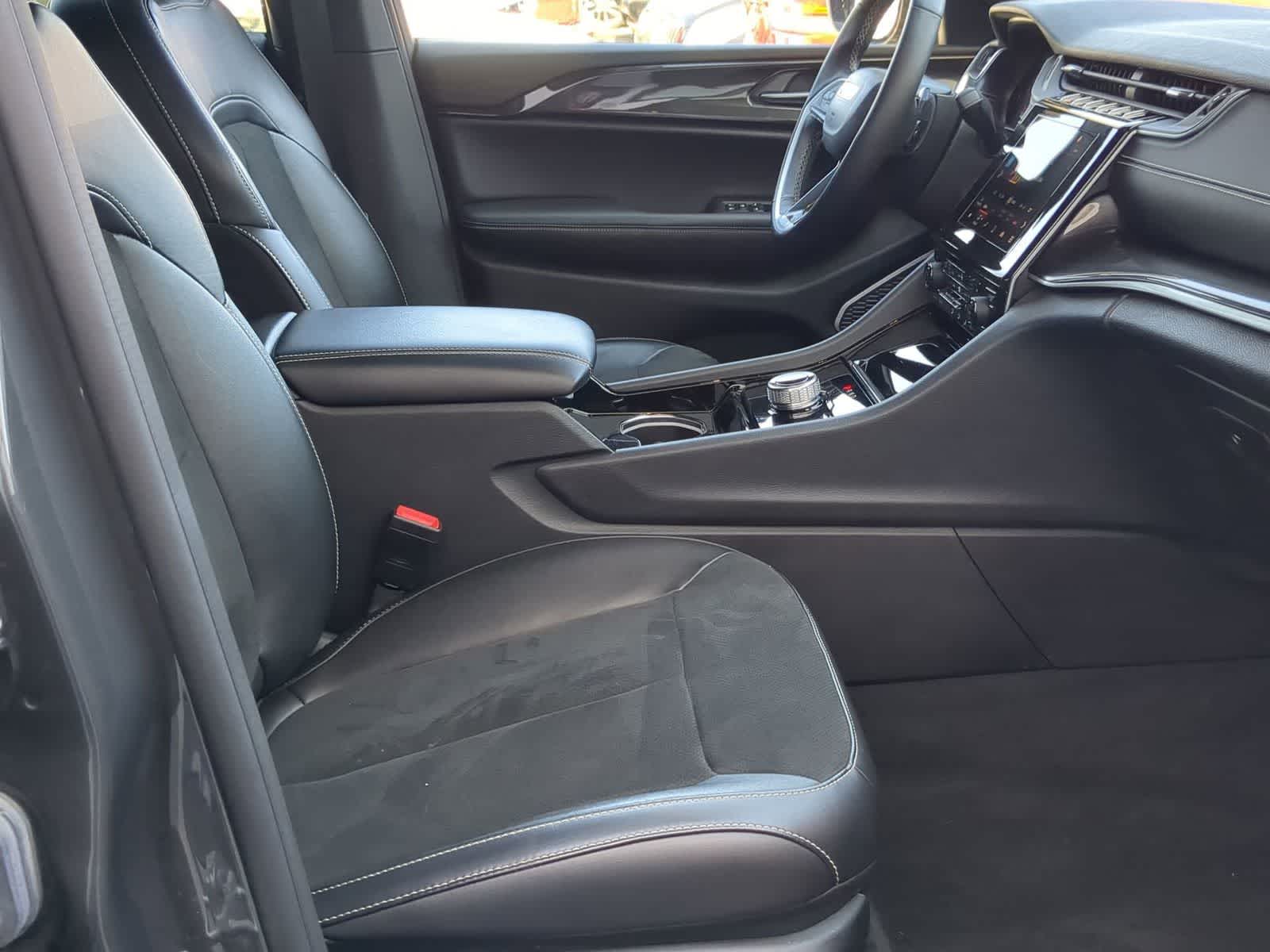 Thumbnail: 2022 Jeep Grand Cherokee L - 21