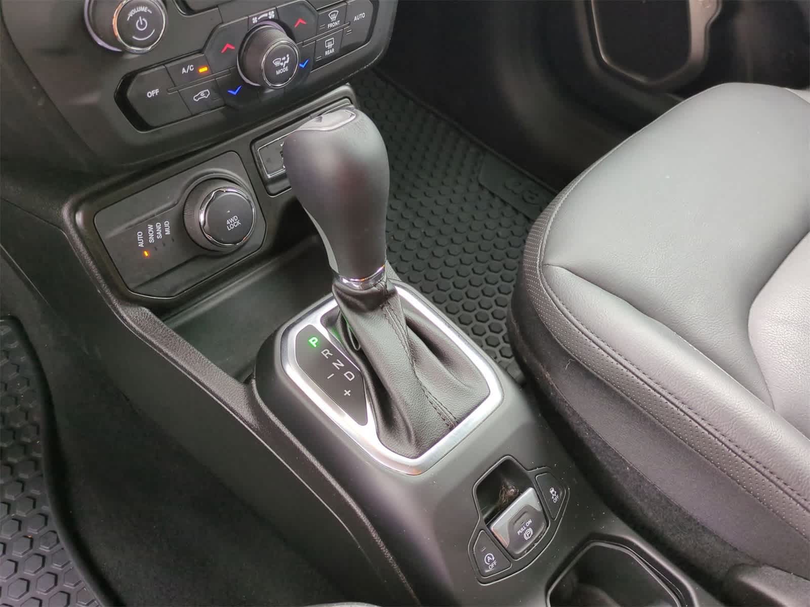 Thumbnail: 2023 Jeep Renegade - 32