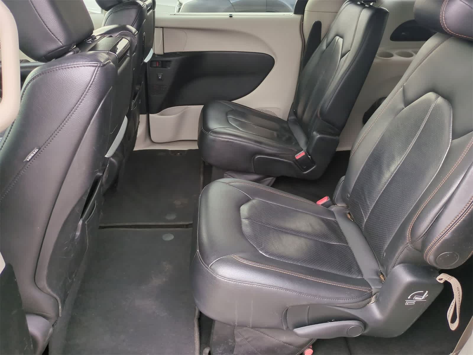 Thumbnail: 2018 Chrysler Pacifica - 17