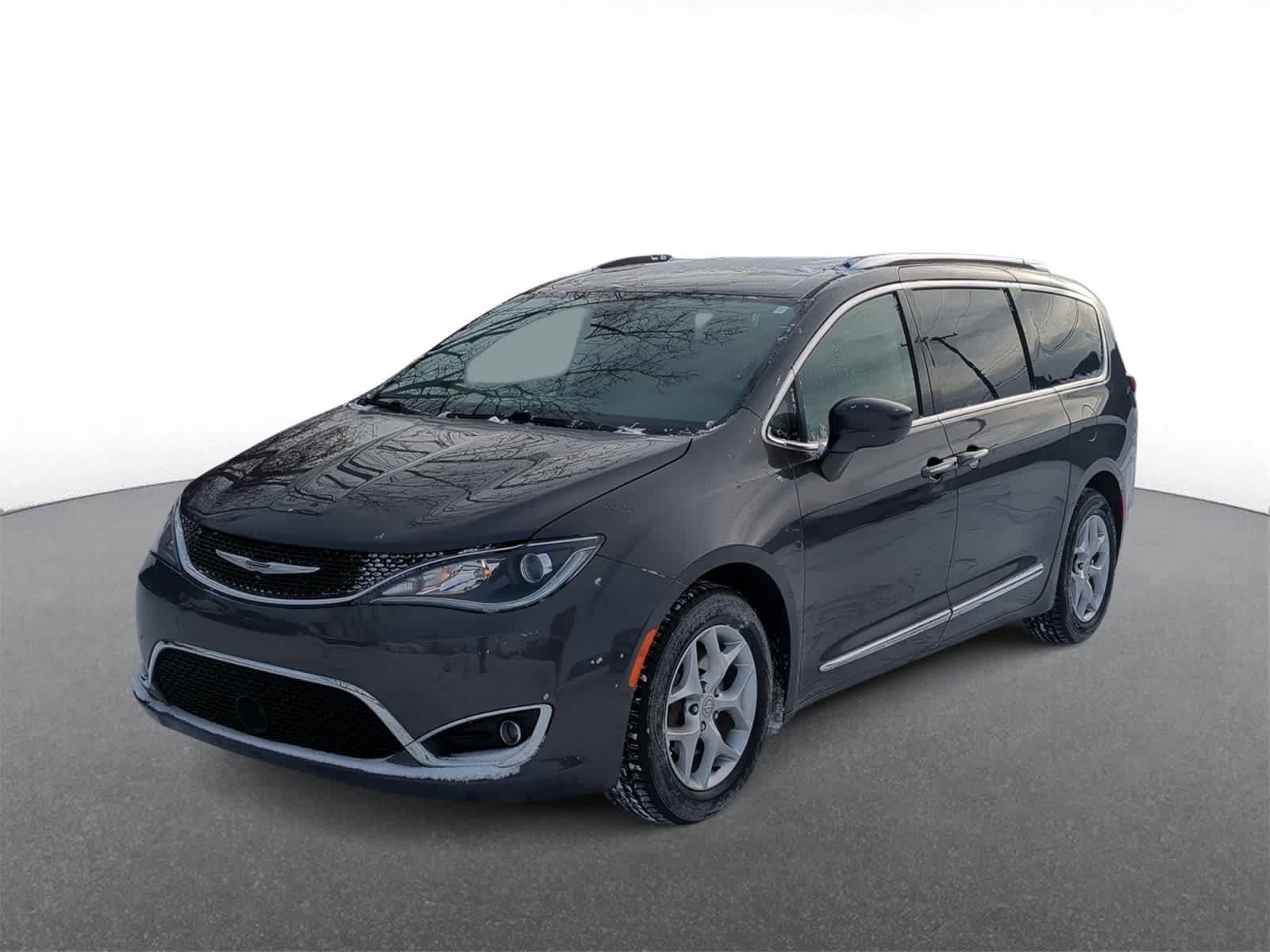 Thumbnail: 2017 Chrysler Pacifica - 4