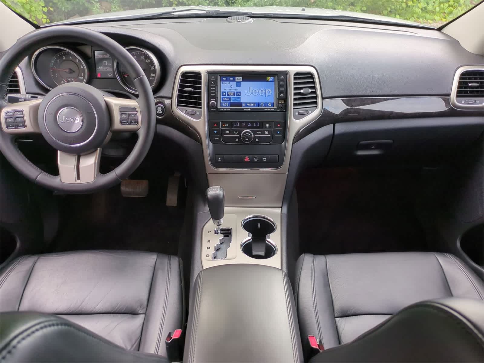 Thumbnail: 2011 Jeep Grand Cherokee - 14