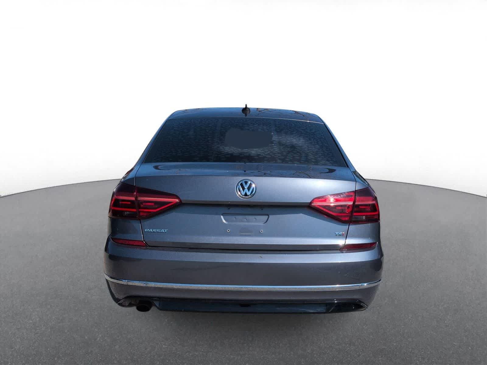 Thumbnail: 2018 Volkswagen Passat - 7