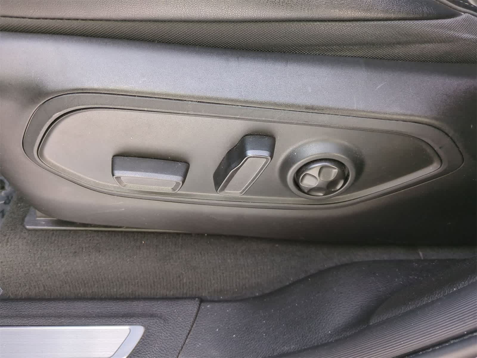 Thumbnail: 2023 Jeep Grand Cherokee - 17