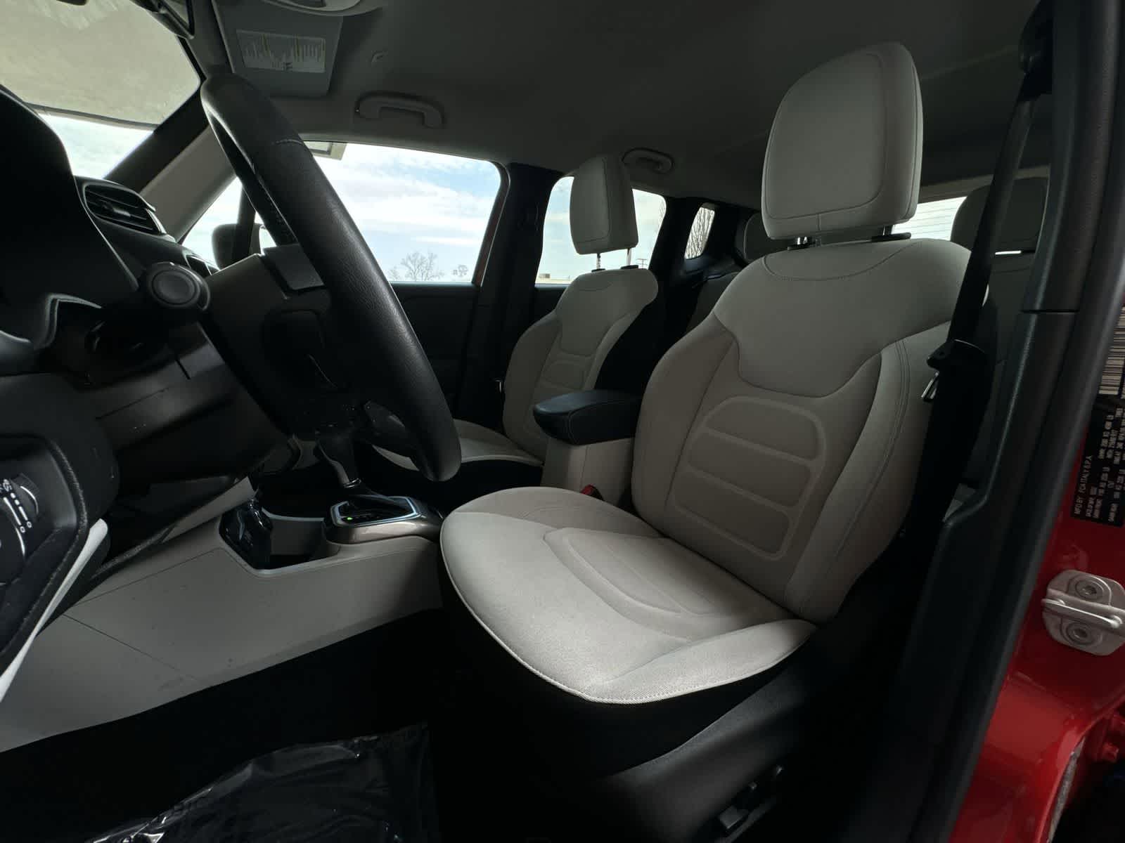 Thumbnail: 2022 Jeep Renegade - 17