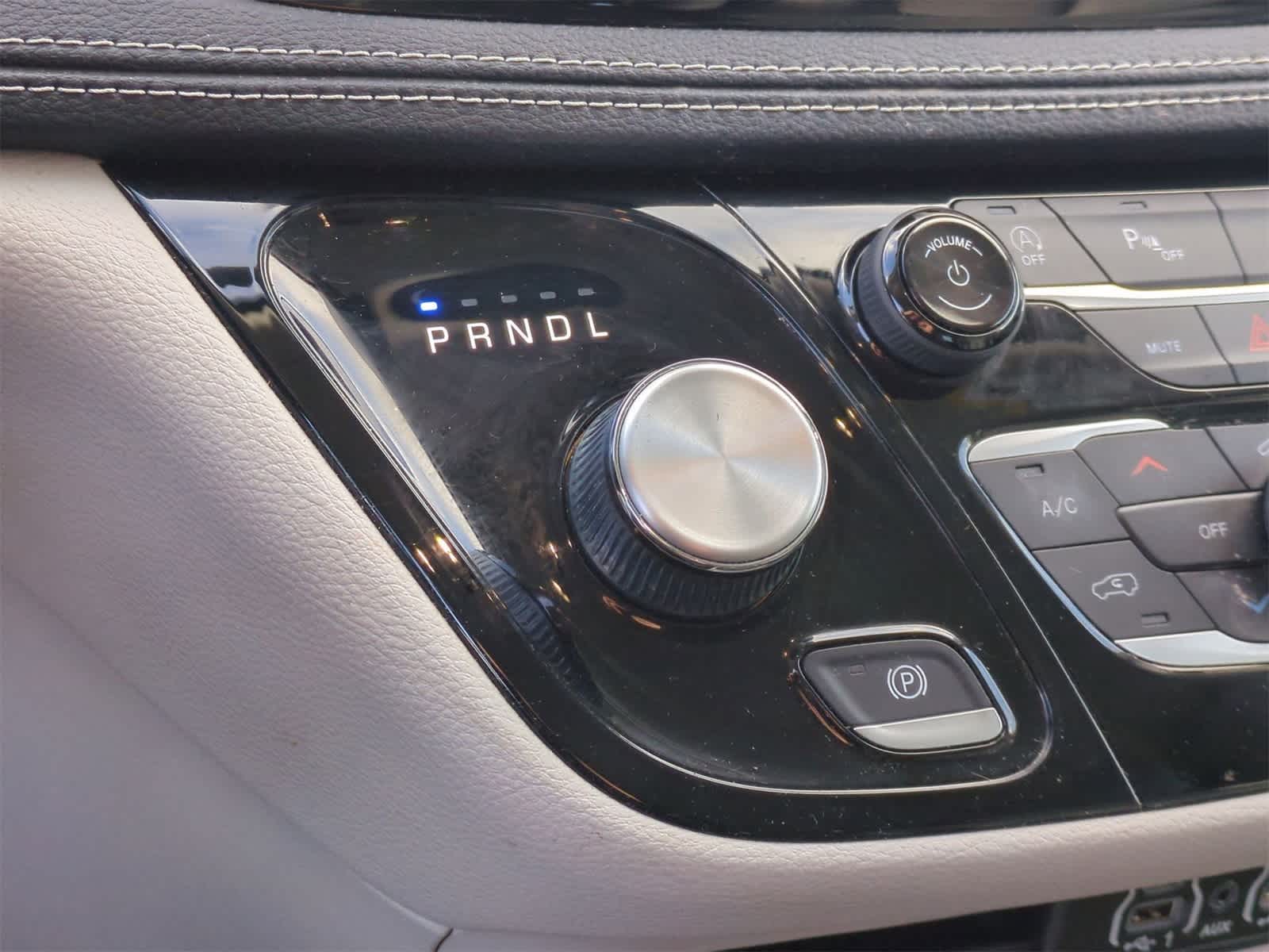 Thumbnail: 2023 Chrysler Pacifica - 32