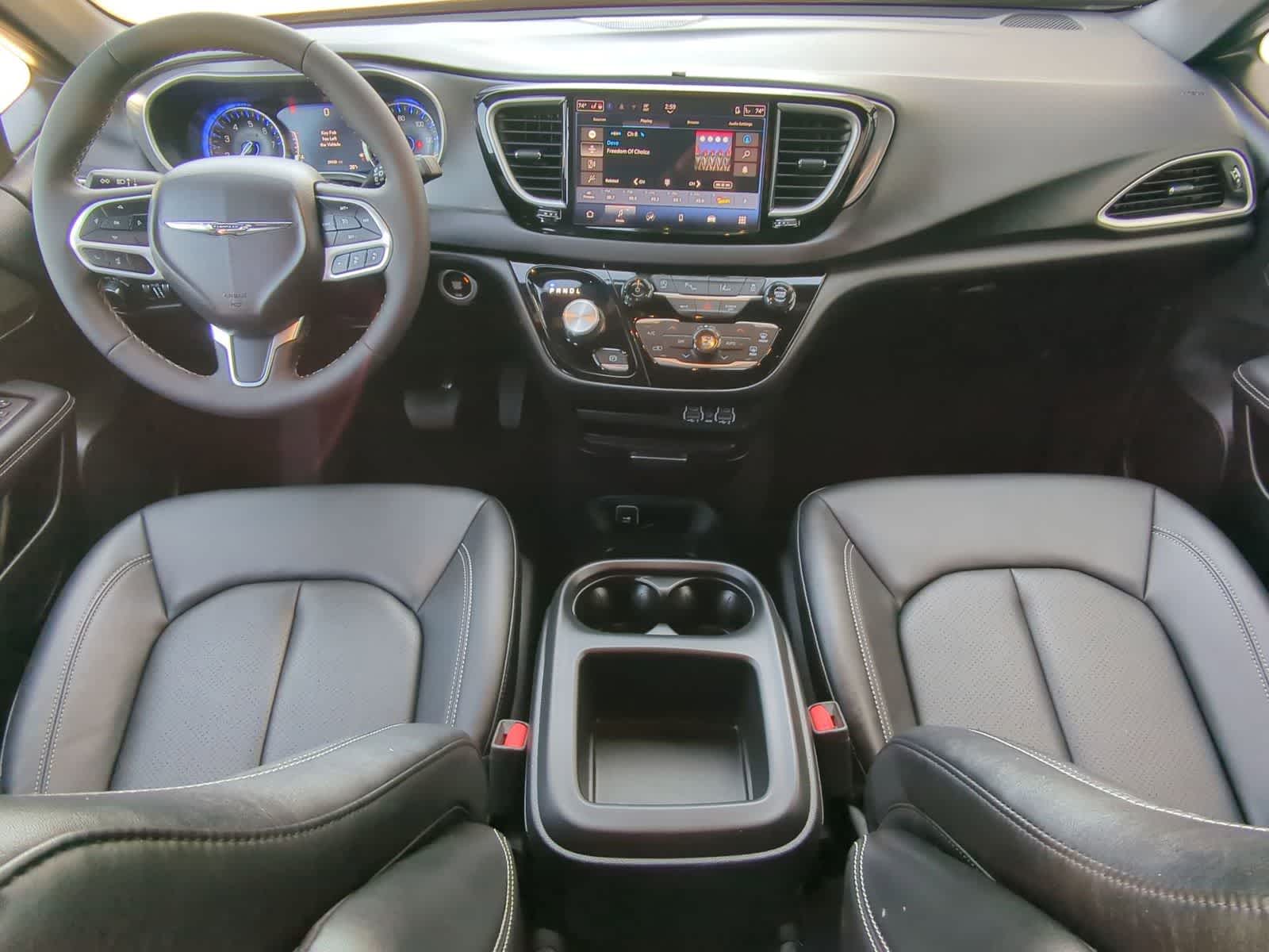 Thumbnail: 2025 Chrysler Voyager - 15