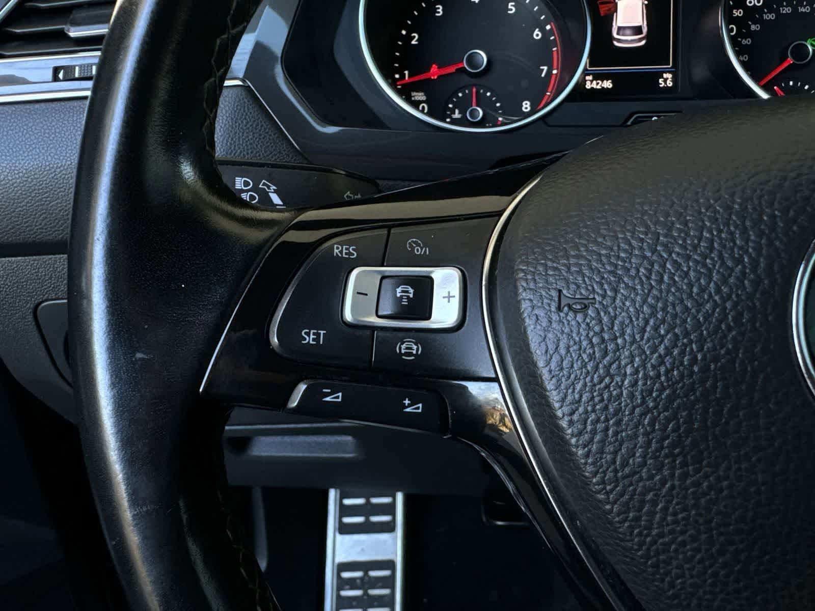 Thumbnail: 2021 Volkswagen Tiguan - 25