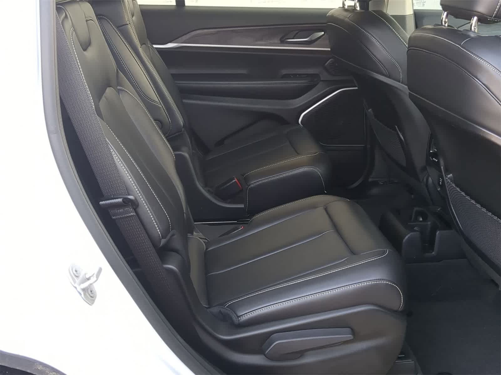 Thumbnail: 2022 Jeep Grand Cherokee L - 27