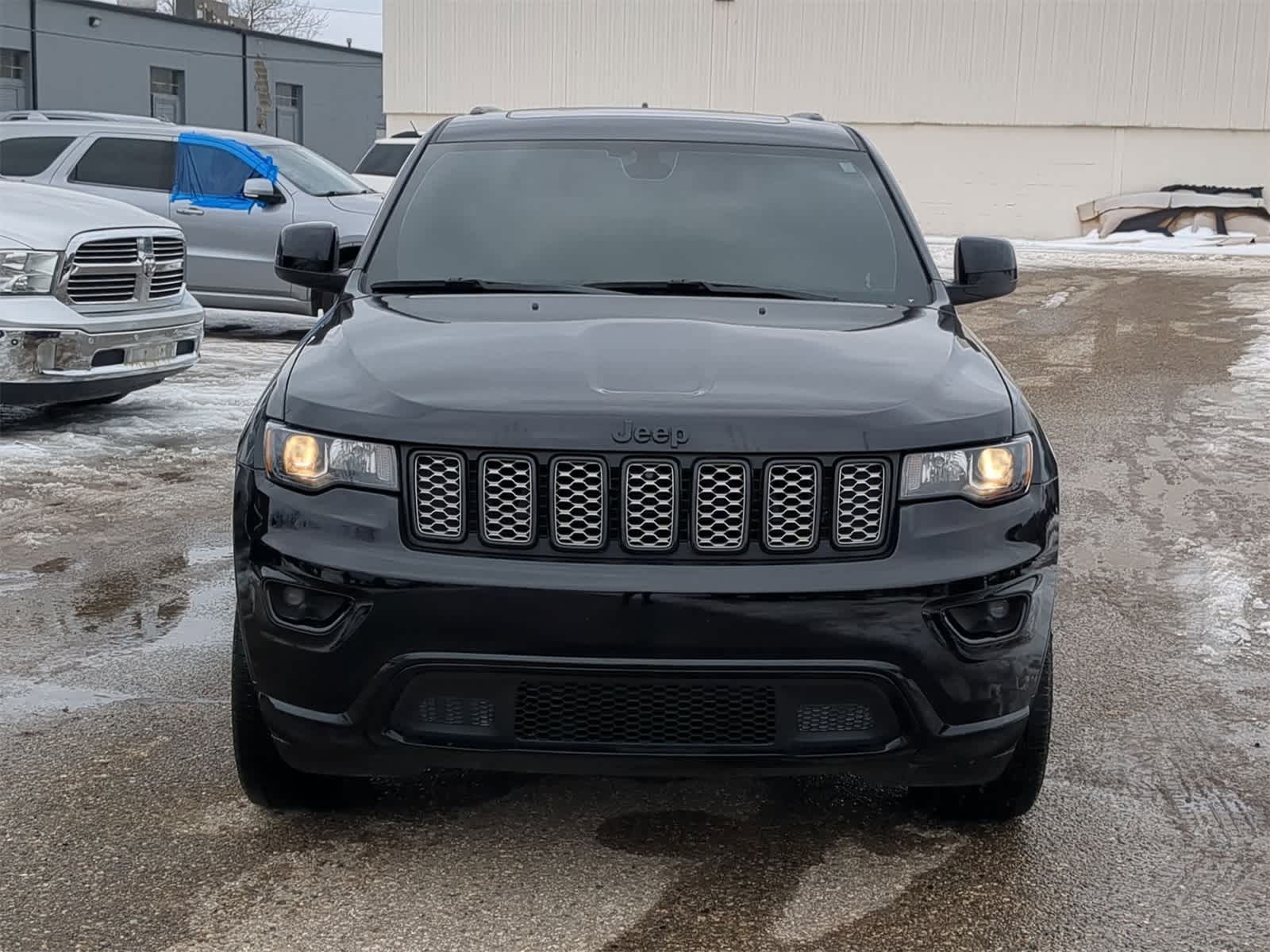 Thumbnail: 2022 Jeep Grand Cherokee - 17