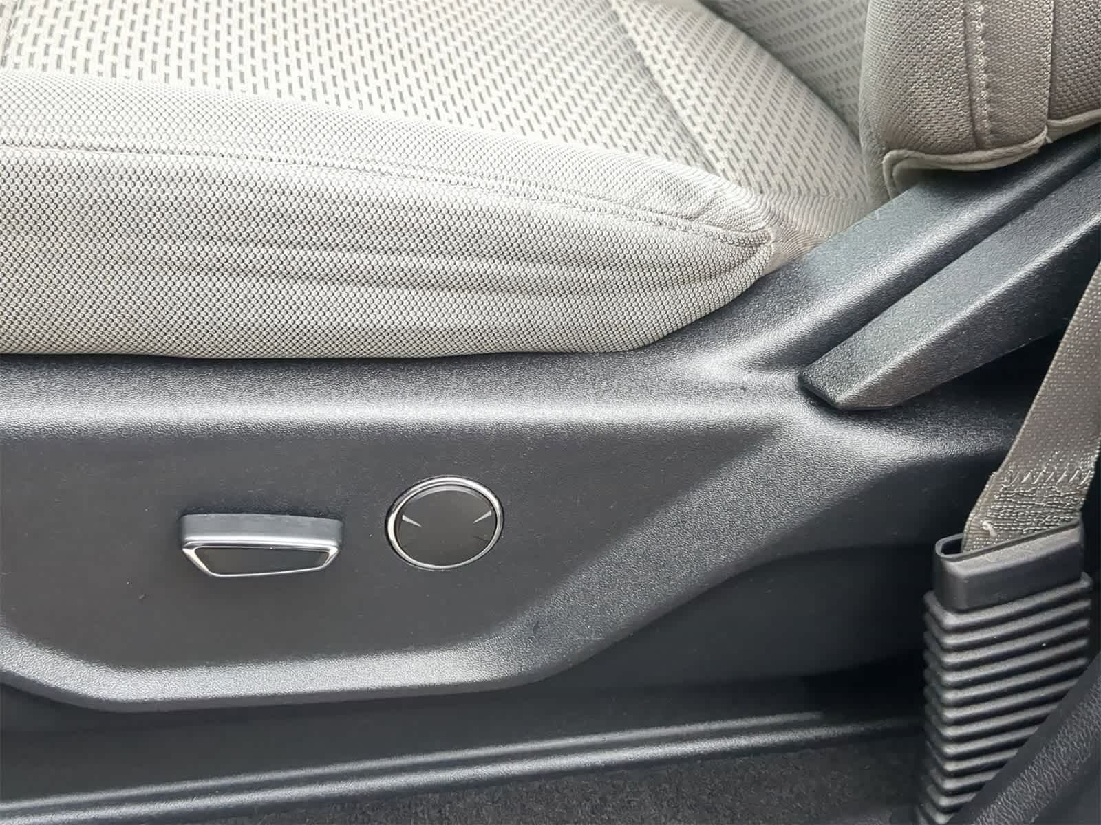 Thumbnail: 2019 Ford Econoline - 24