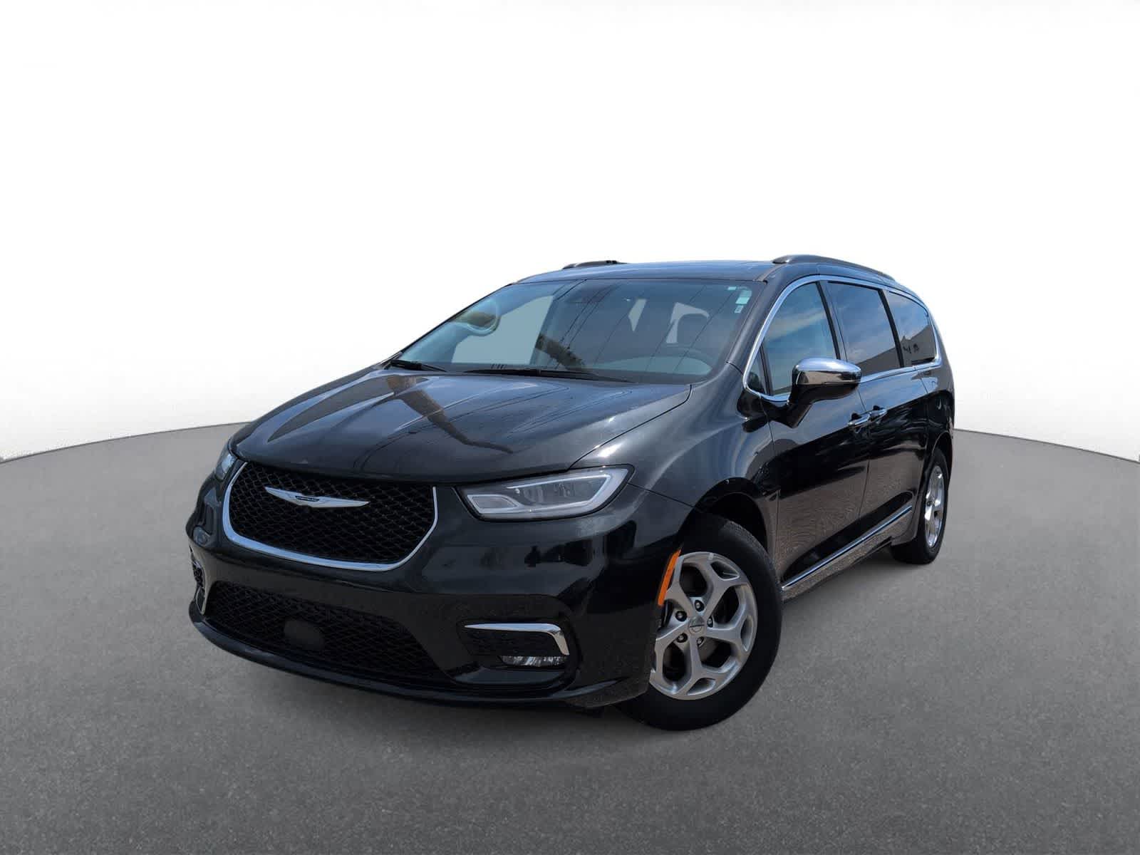 2023 Chrysler Pacifica Limited's photo