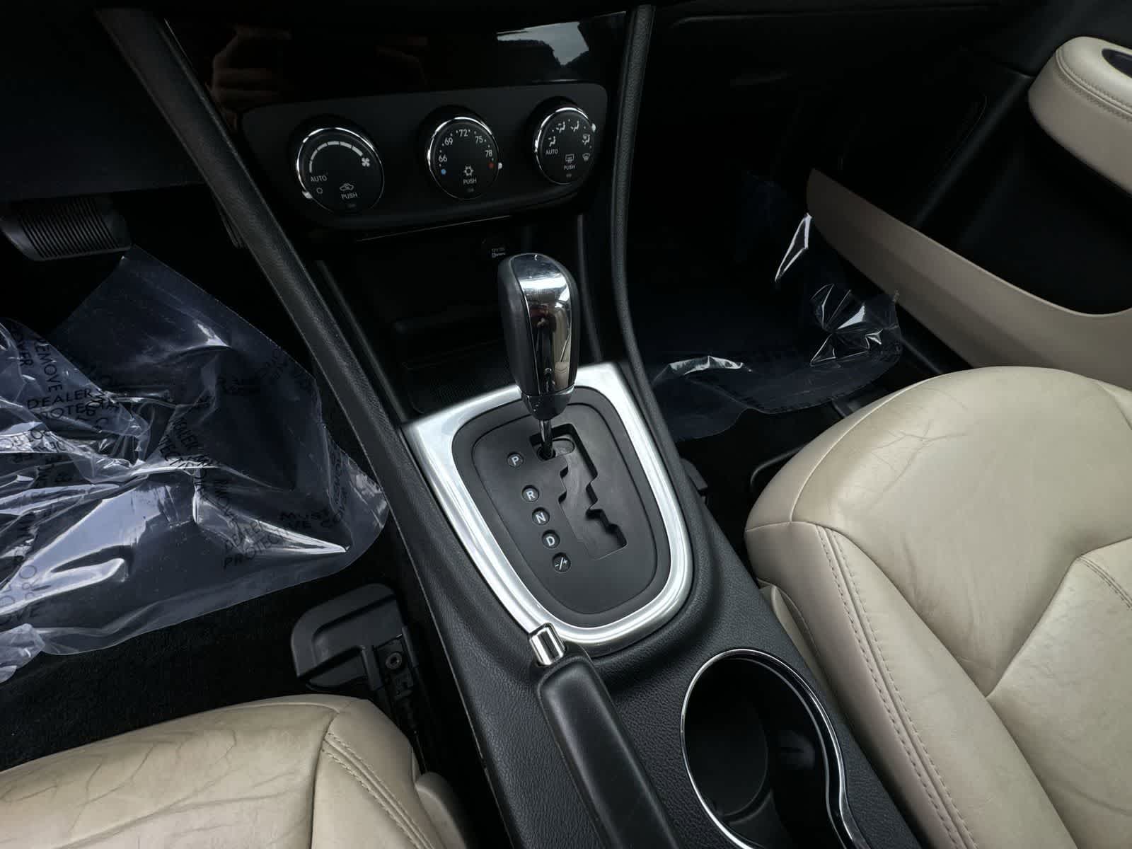 Thumbnail: 2013 Chrysler 200 - 30