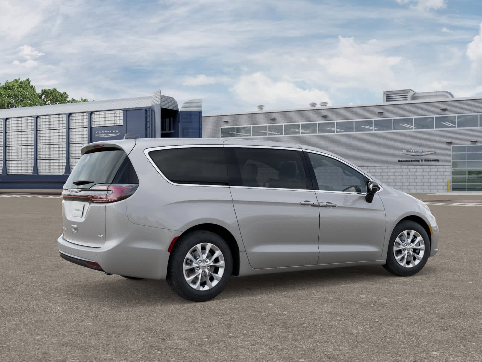 Thumbnail: 2026 Chrysler Pacifica - 4