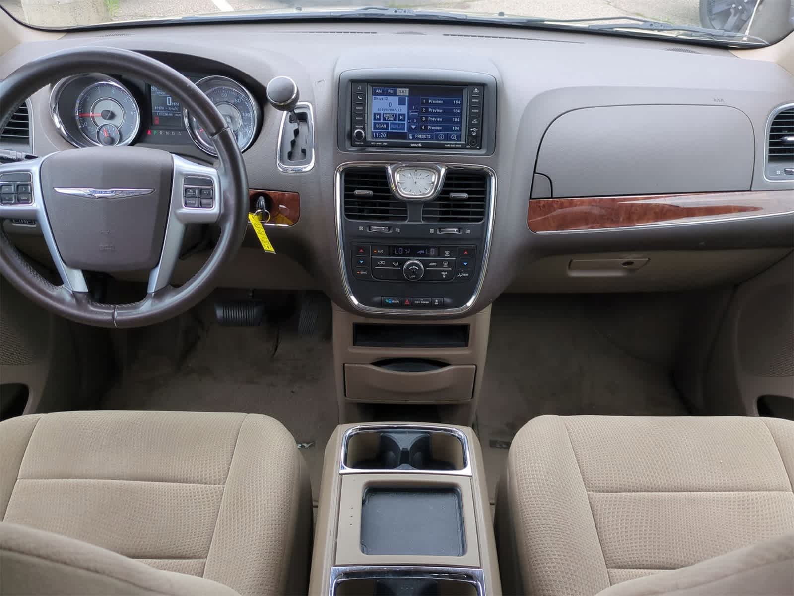 Thumbnail: 2011 Chrysler Town & Country - 13