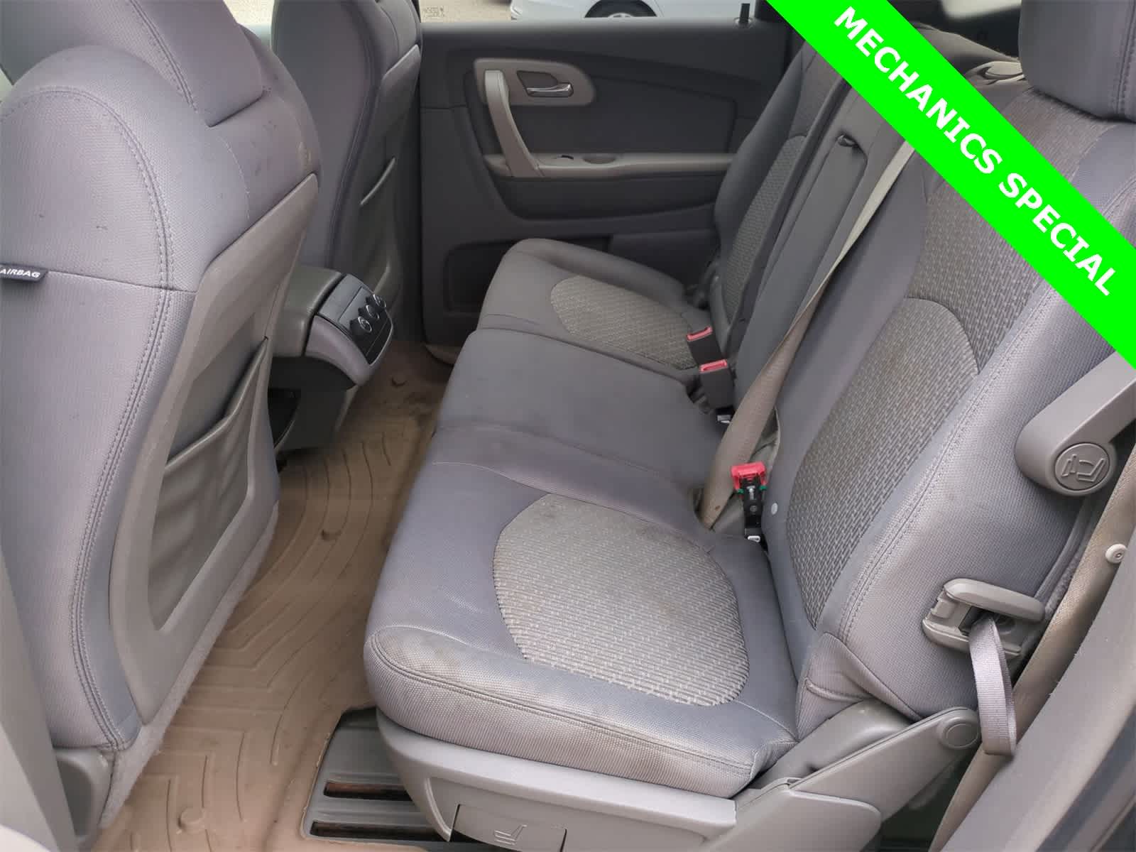 Thumbnail: 2011 Chevrolet Traverse - 17