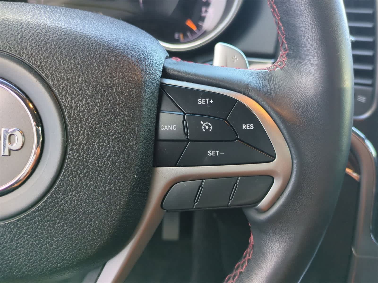 Thumbnail: 2018 Jeep Grand Cherokee - 25
