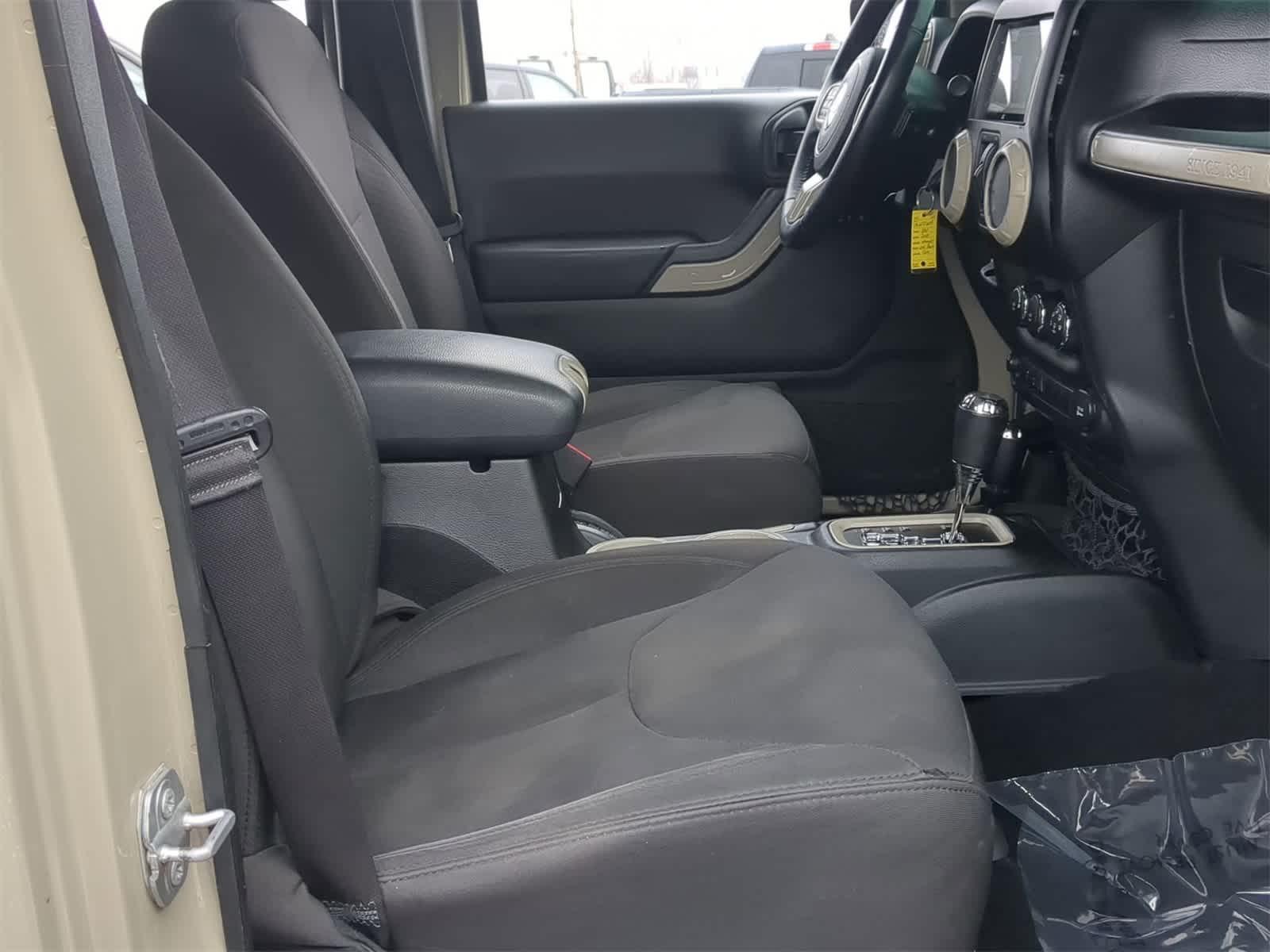 Thumbnail: 2017 Jeep Wrangler - 28