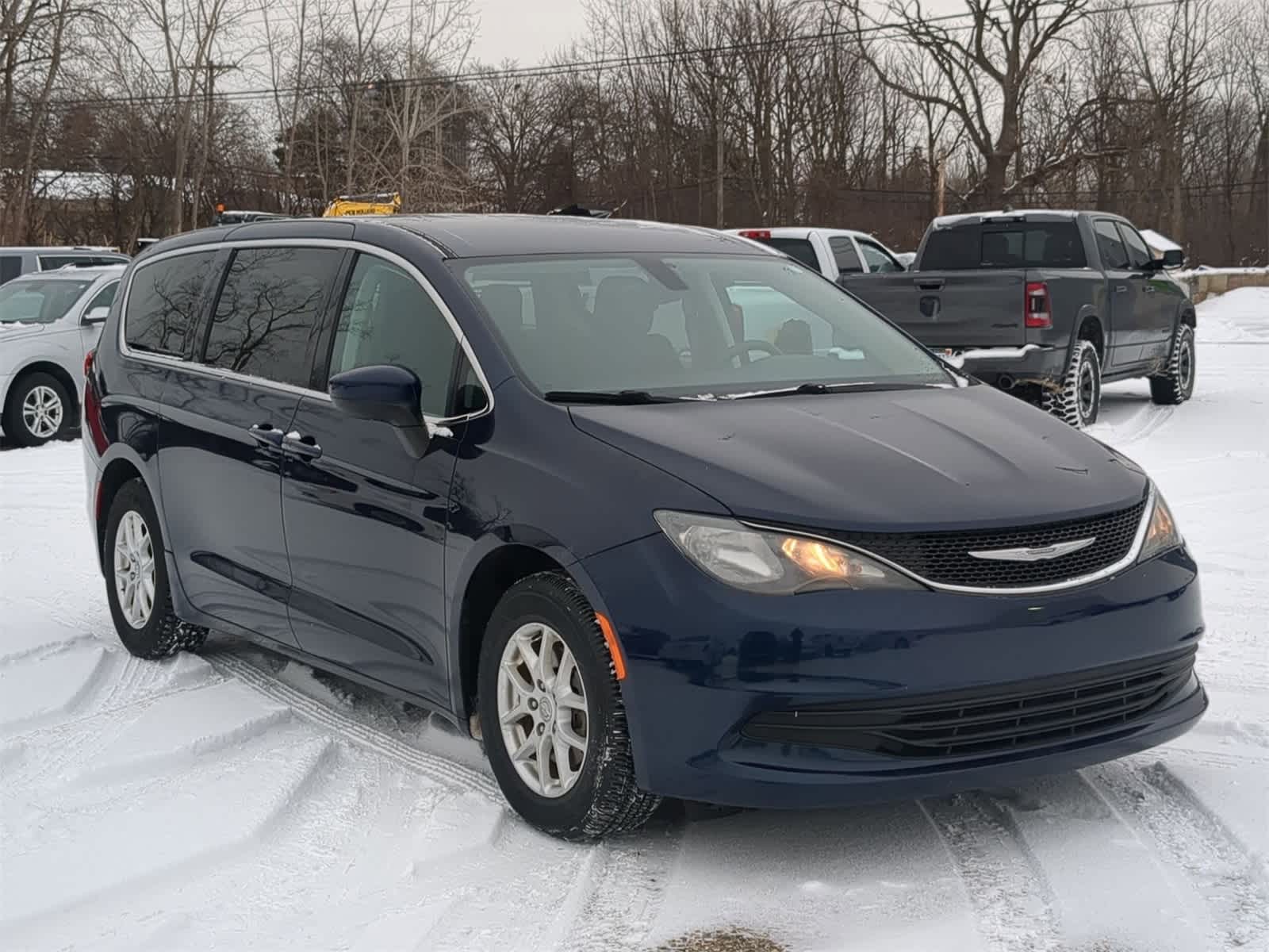 Thumbnail: 2017 Chrysler Pacifica - 16