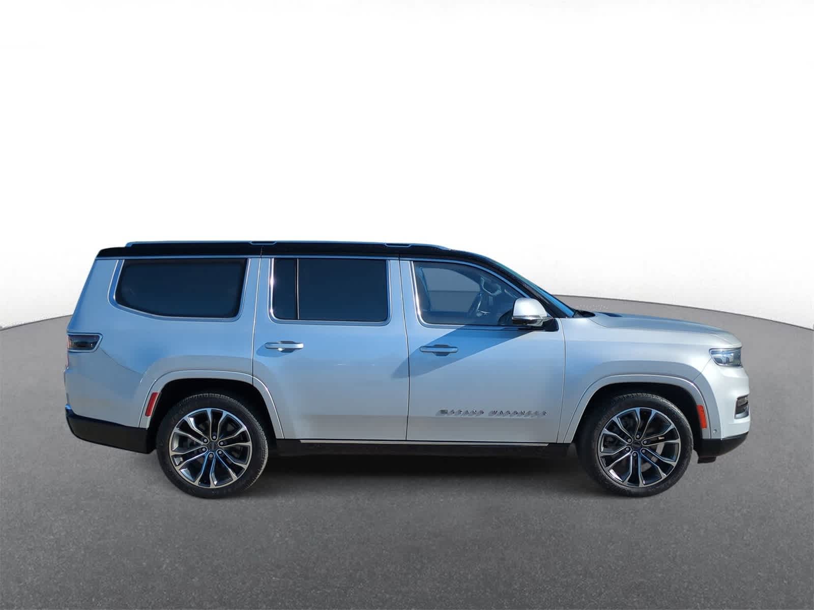 Thumbnail: 2022 Jeep Grand Wagoneer - 9