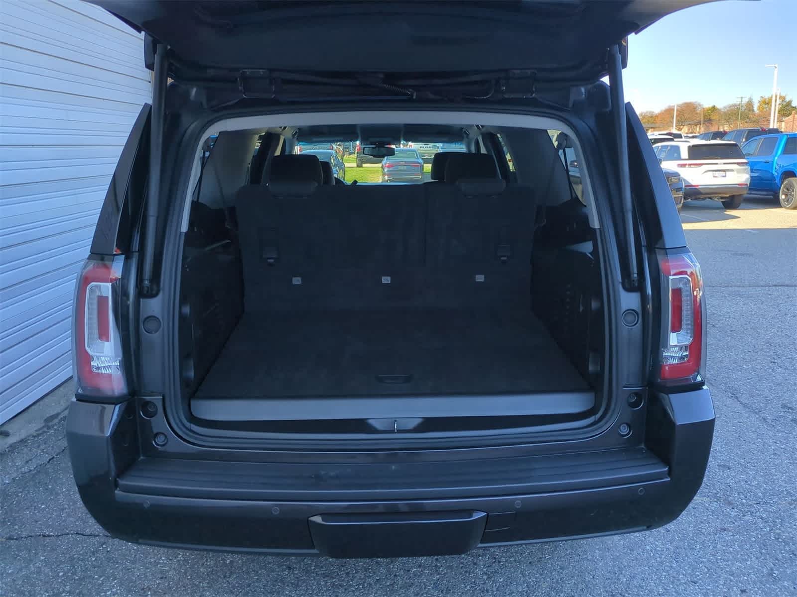 Thumbnail: 2017 GMC Yukon XL - 33