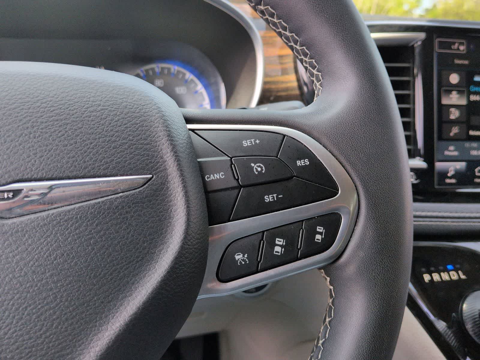 Thumbnail: 2023 Chrysler Pacifica - 25