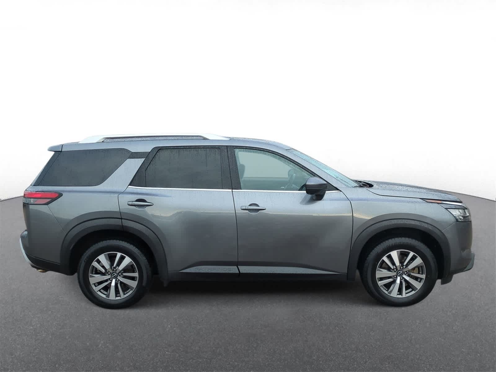 Thumbnail: 2023 Nissan Pathfinder - 9