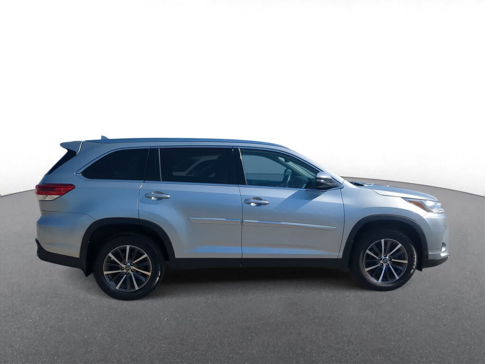 Thumbnail: 2019 Toyota Highlander - 9