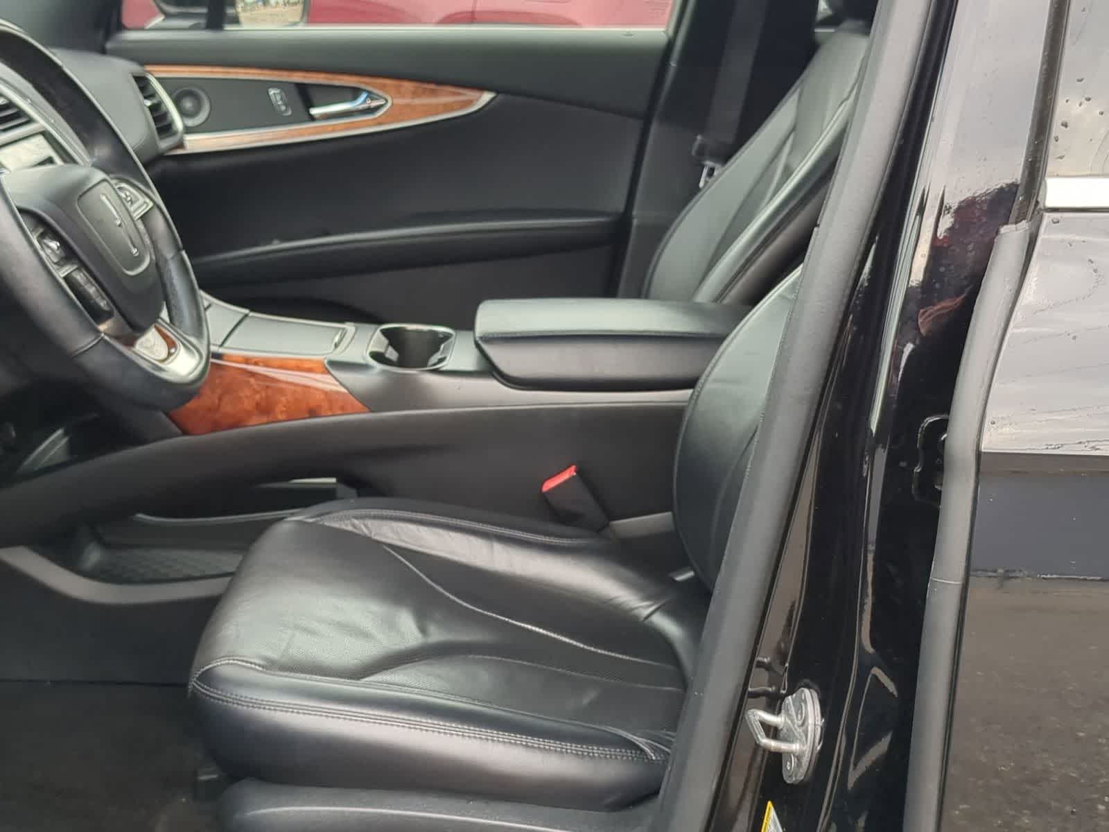 Thumbnail: 2020 Lincoln Nautilus - 16