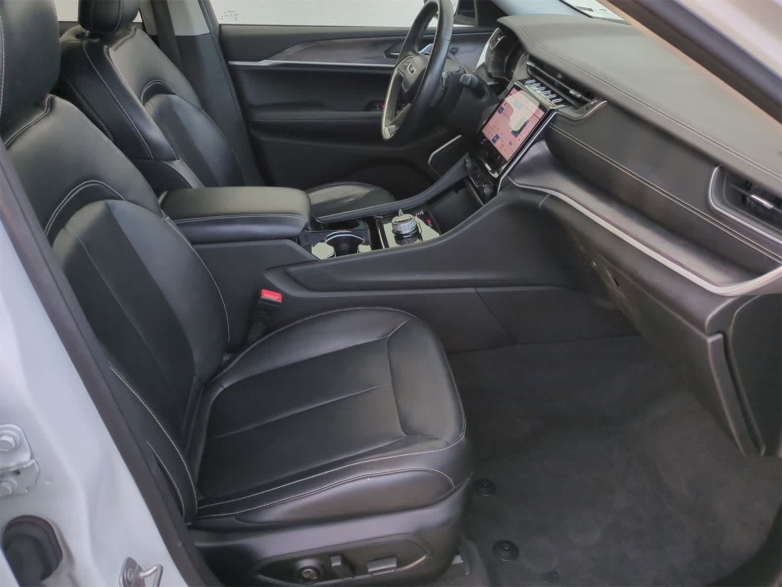 Thumbnail: 2022 Jeep Grand Cherokee L - 21