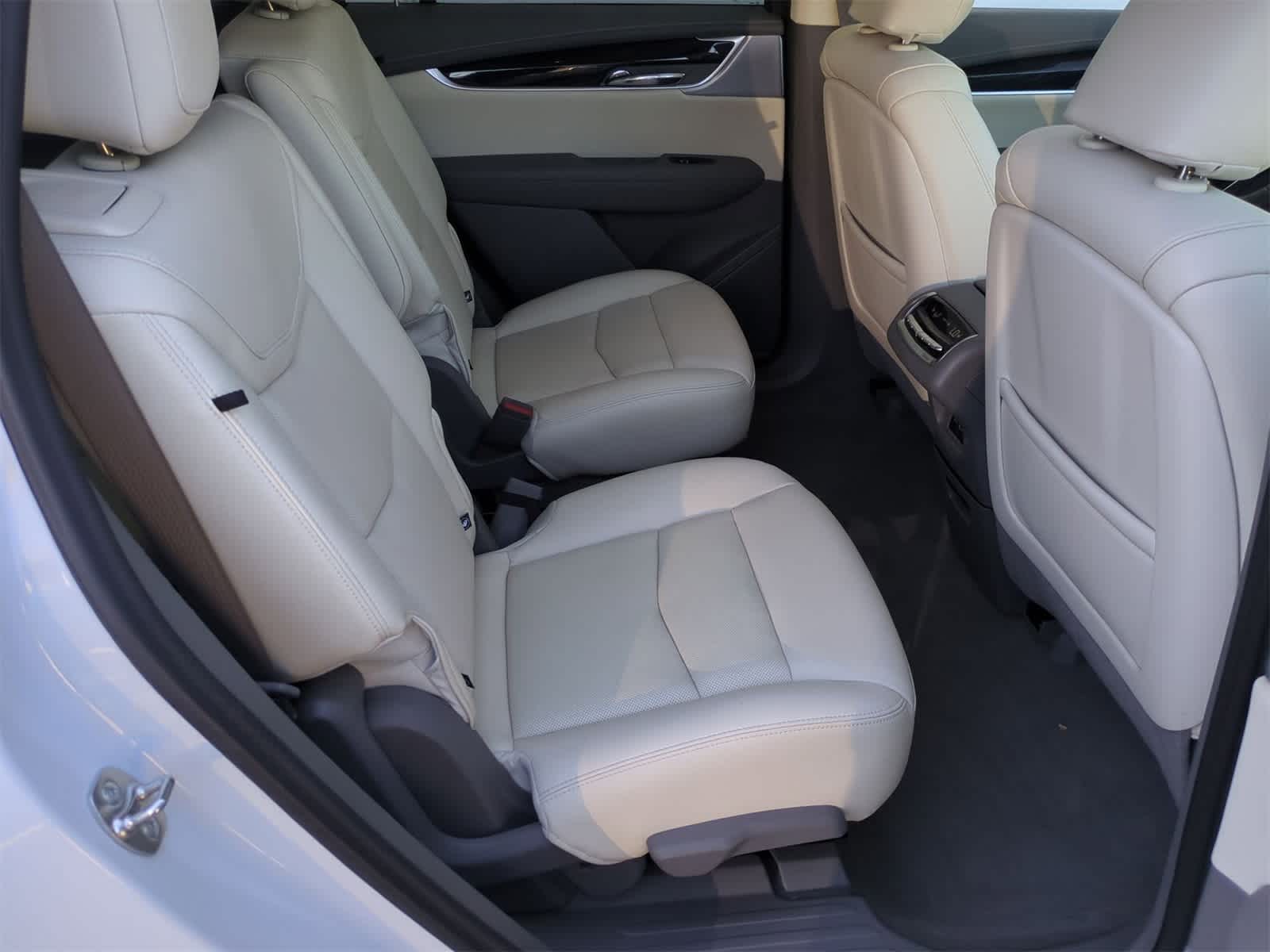 Thumbnail: 2024 Cadillac XT6 - 21