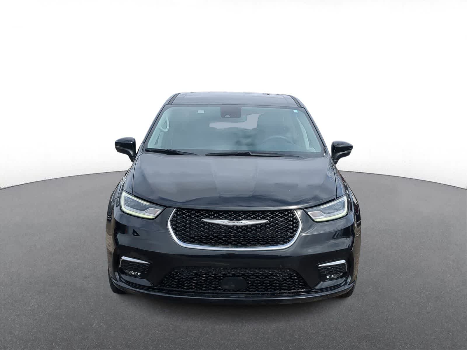 Thumbnail: 2023 Chrysler Pacifica - 3