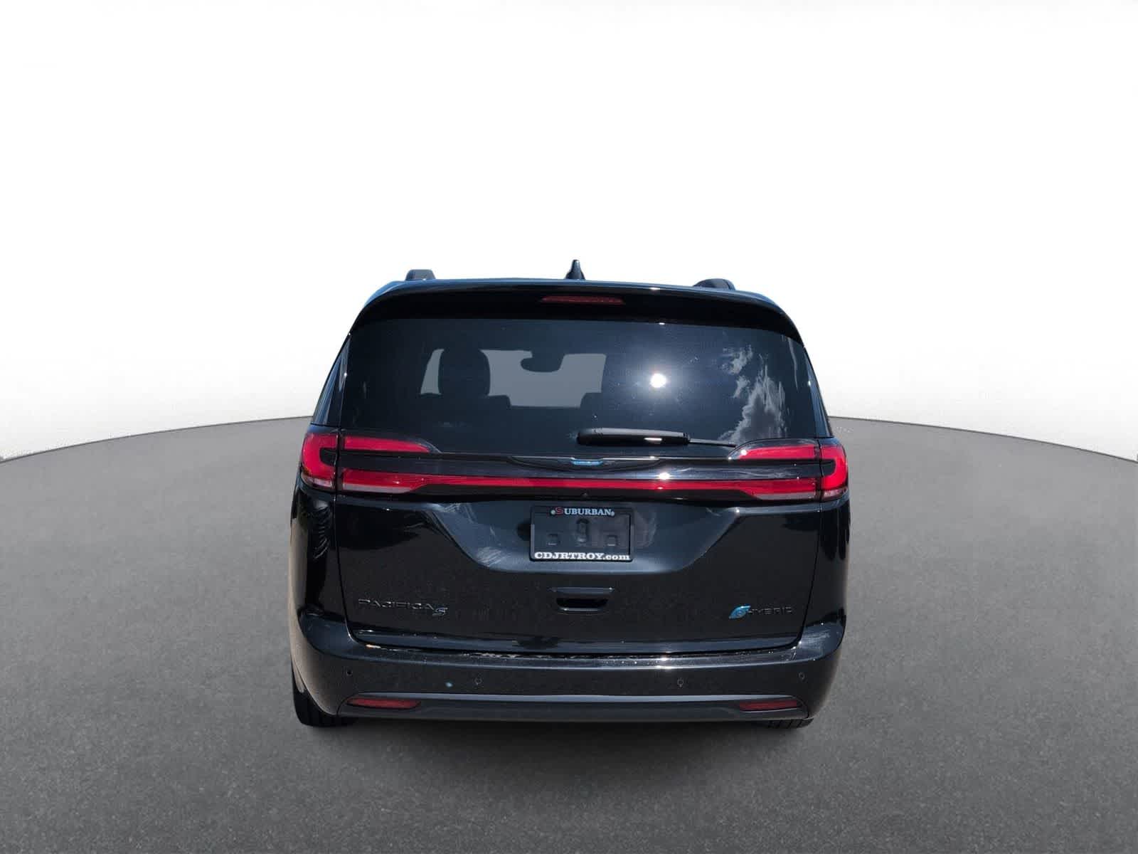 Thumbnail: 2021 Chrysler Pacifica - 7