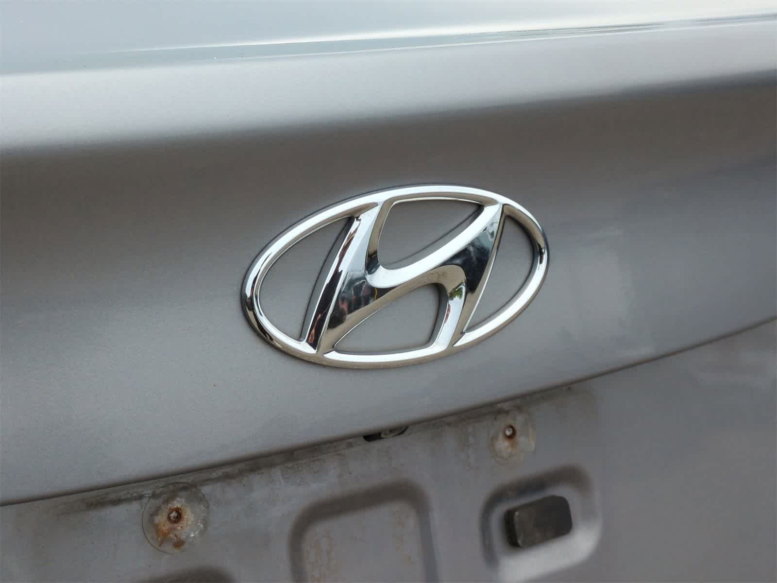 Thumbnail: 2011 Hyundai Elantra - 11