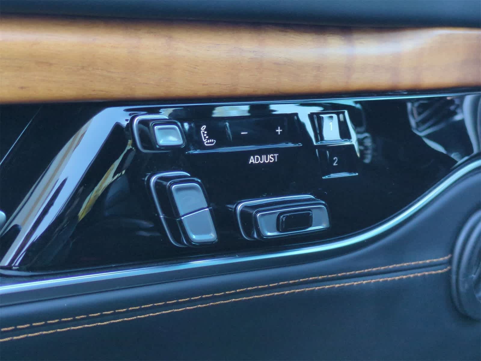 Thumbnail: 2022 Jeep Grand Wagoneer - 16