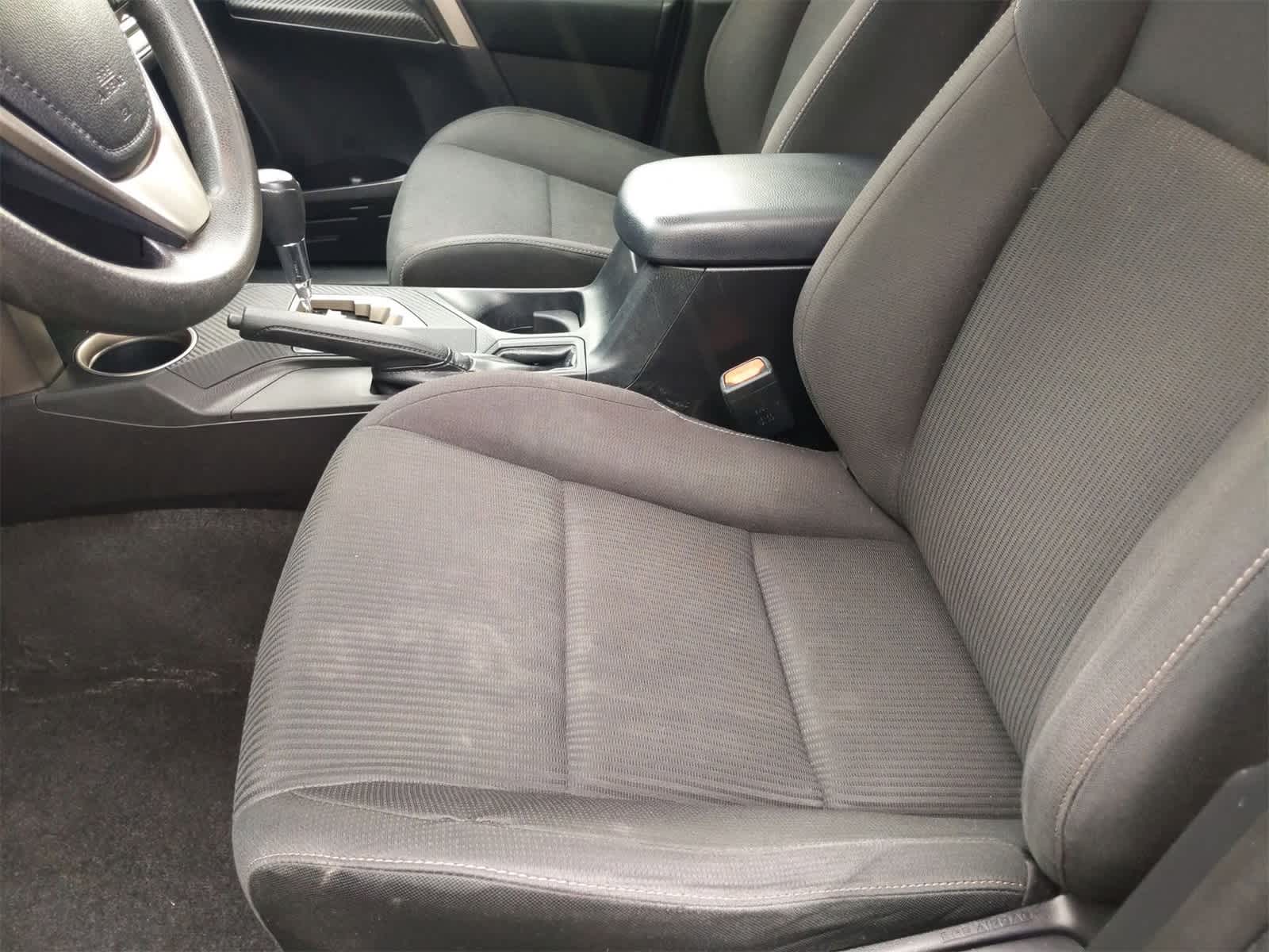 2013 Toyota RAV4 XLE 16